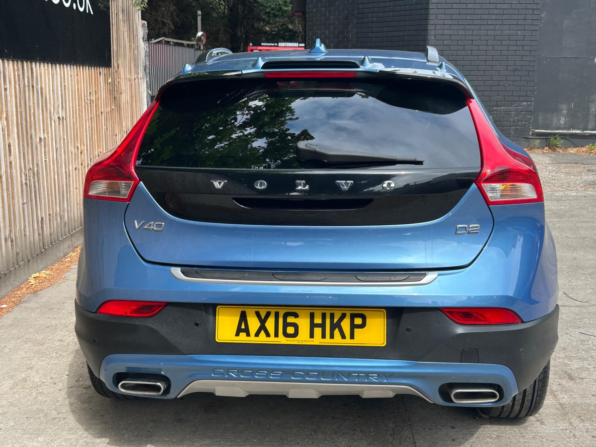 Volvo V40 Cross Country view 15