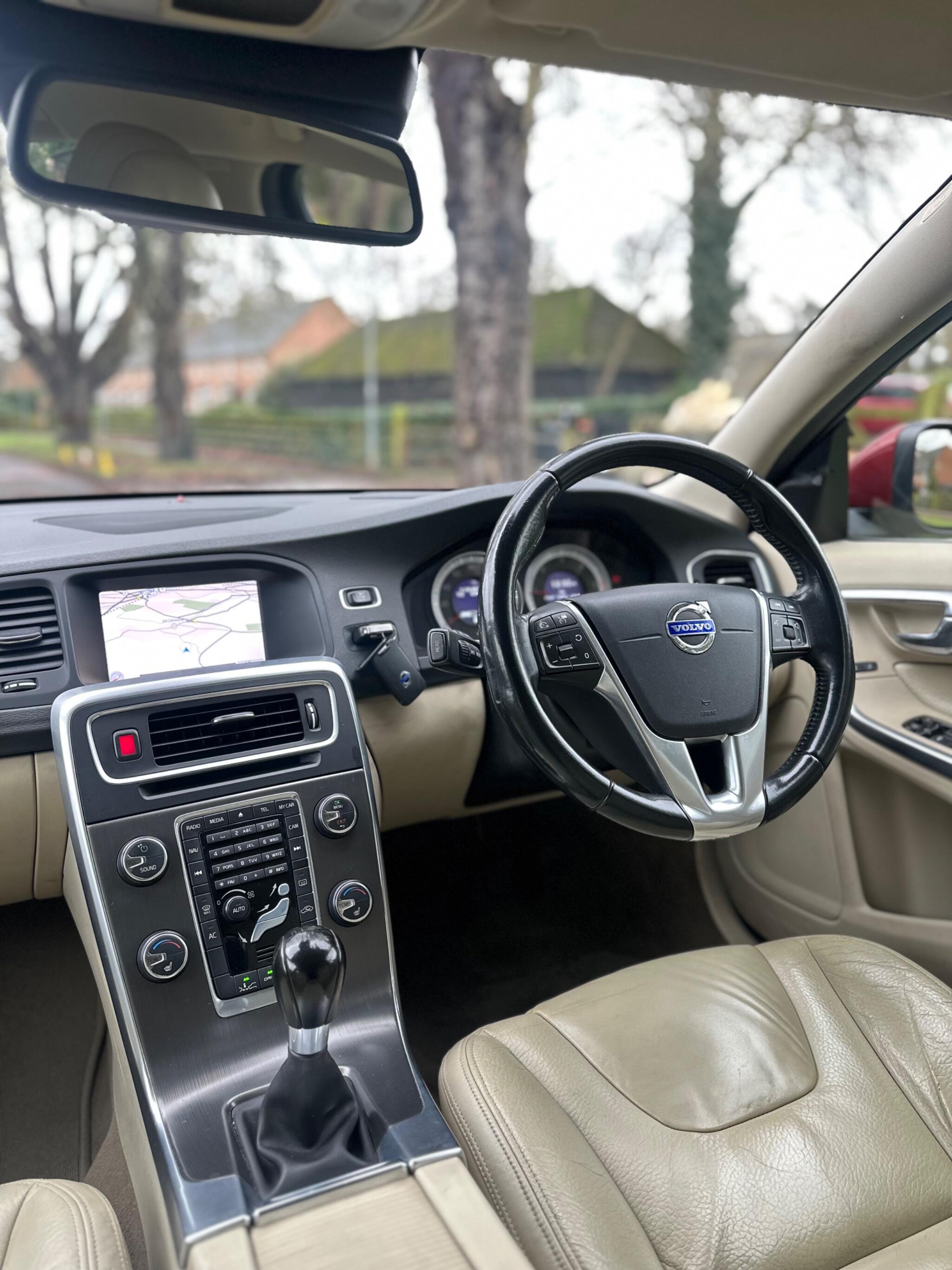 2011 Volvo V60 1.6D DRIVe SE Lux Euro 5 (s/s) 5dr • 110,000 miles image 24