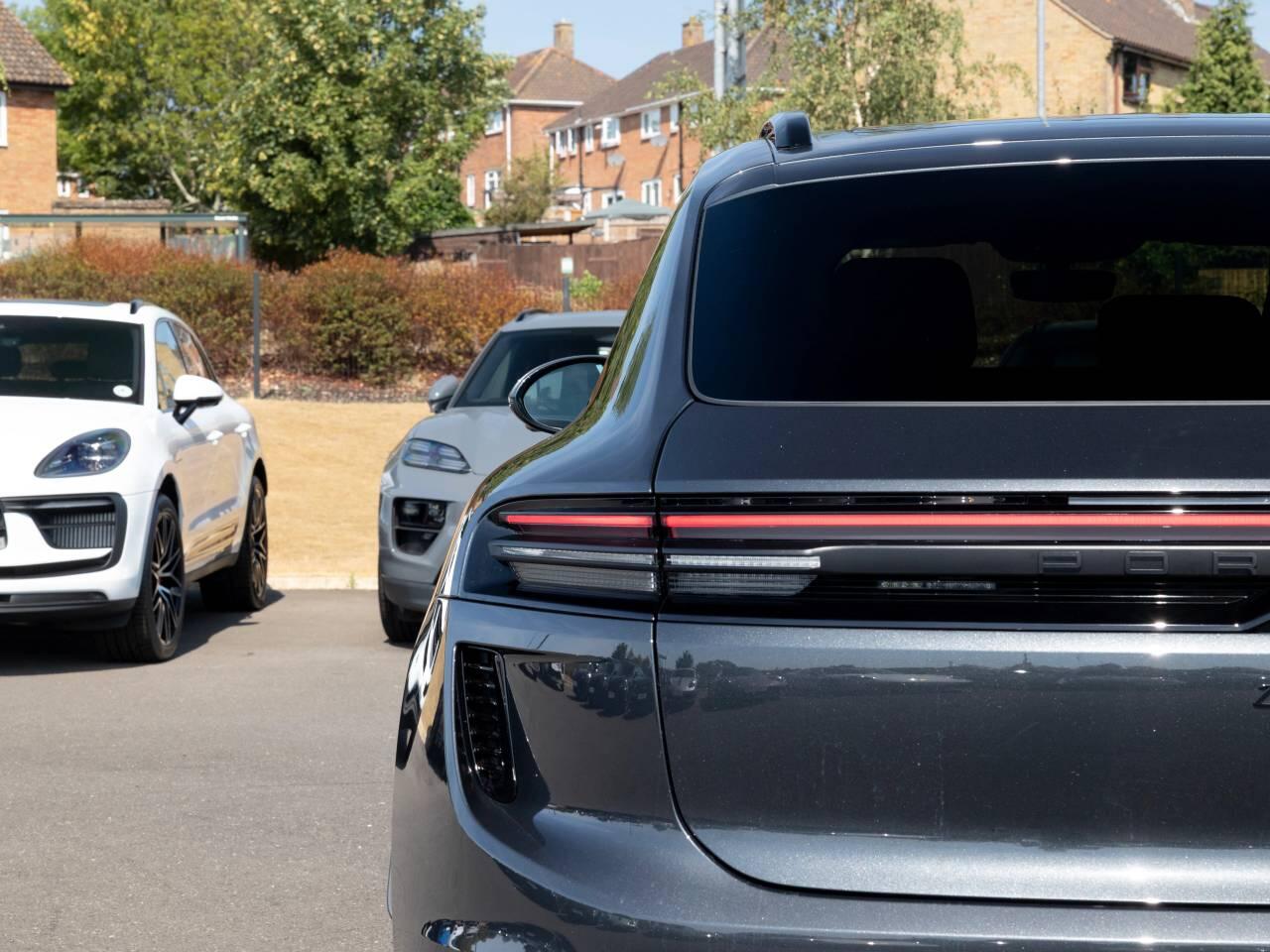 Porsche Macan view 40