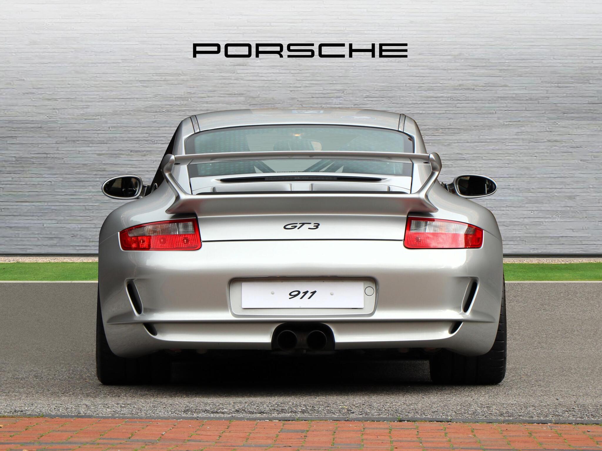 Porsche 911 view 8