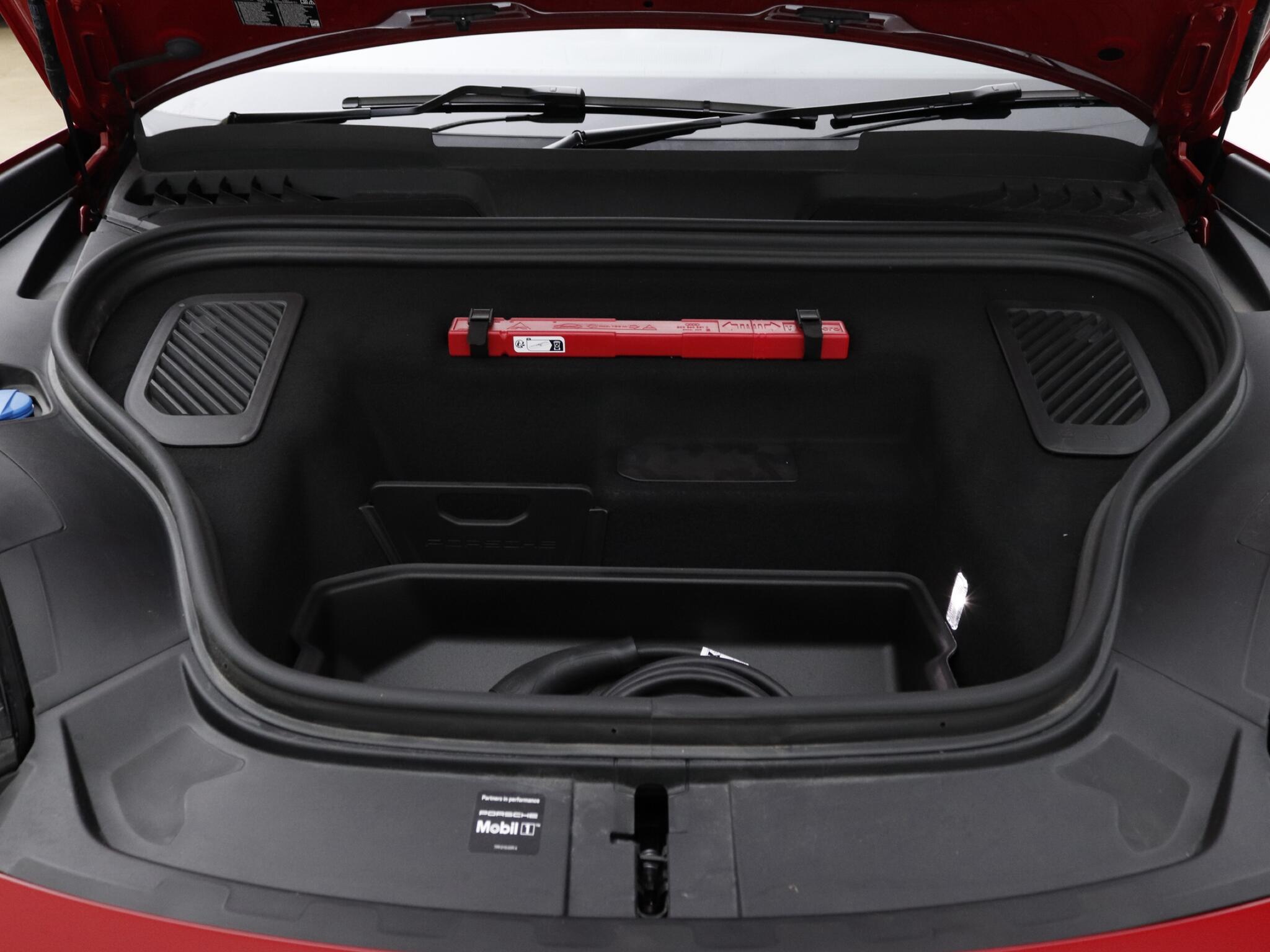 Porsche Macan view 23