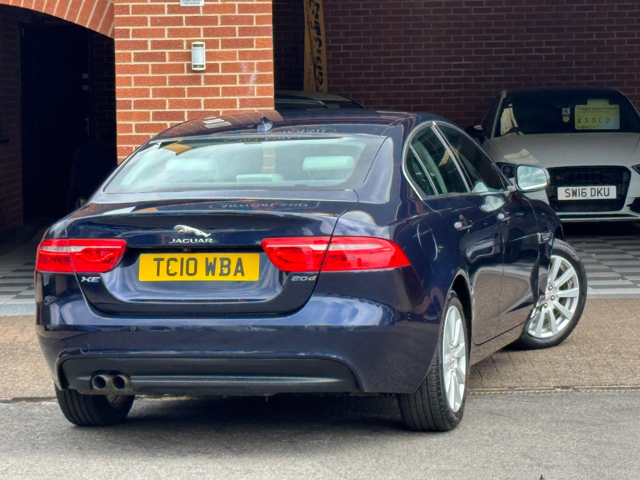 Jaguar Xe view 4