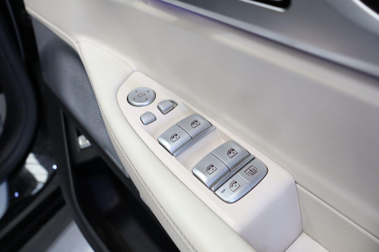 BMW 7 Series view 37