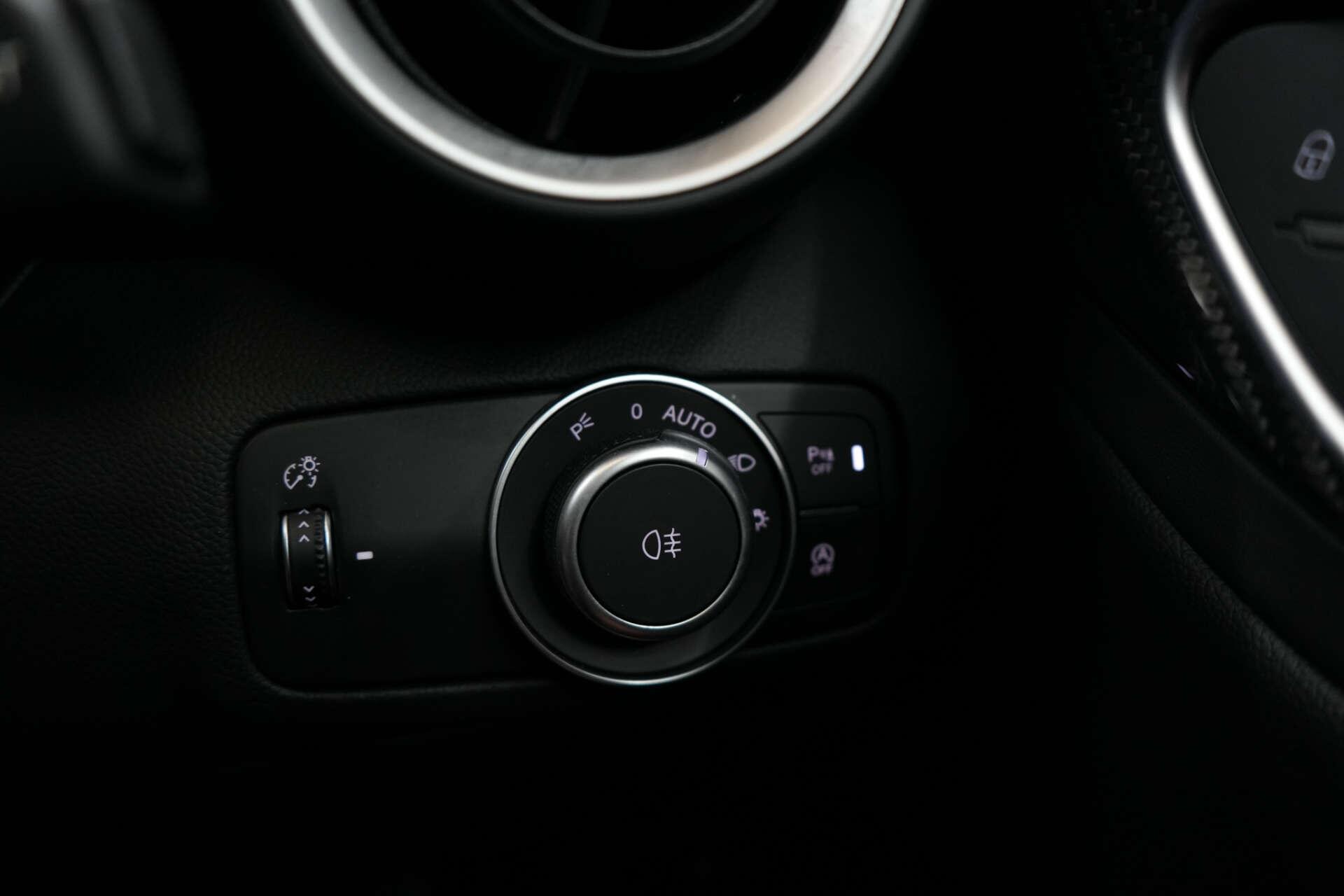 Alfa Romeo Giulia view 45