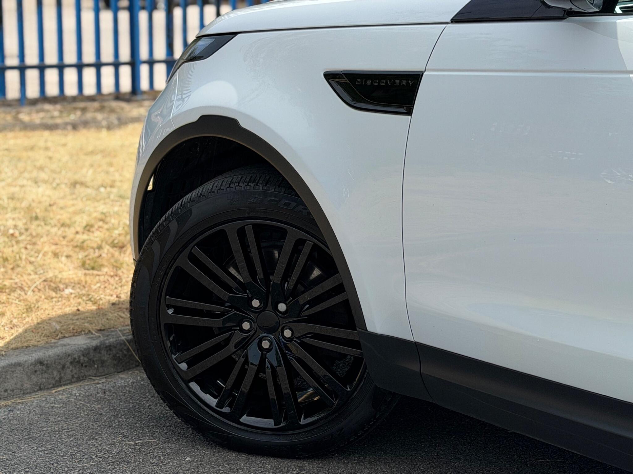 Land Rover Discovery view 32