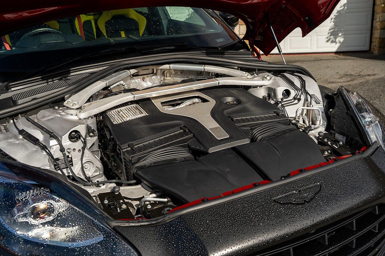 Aston Martin DBX view 96