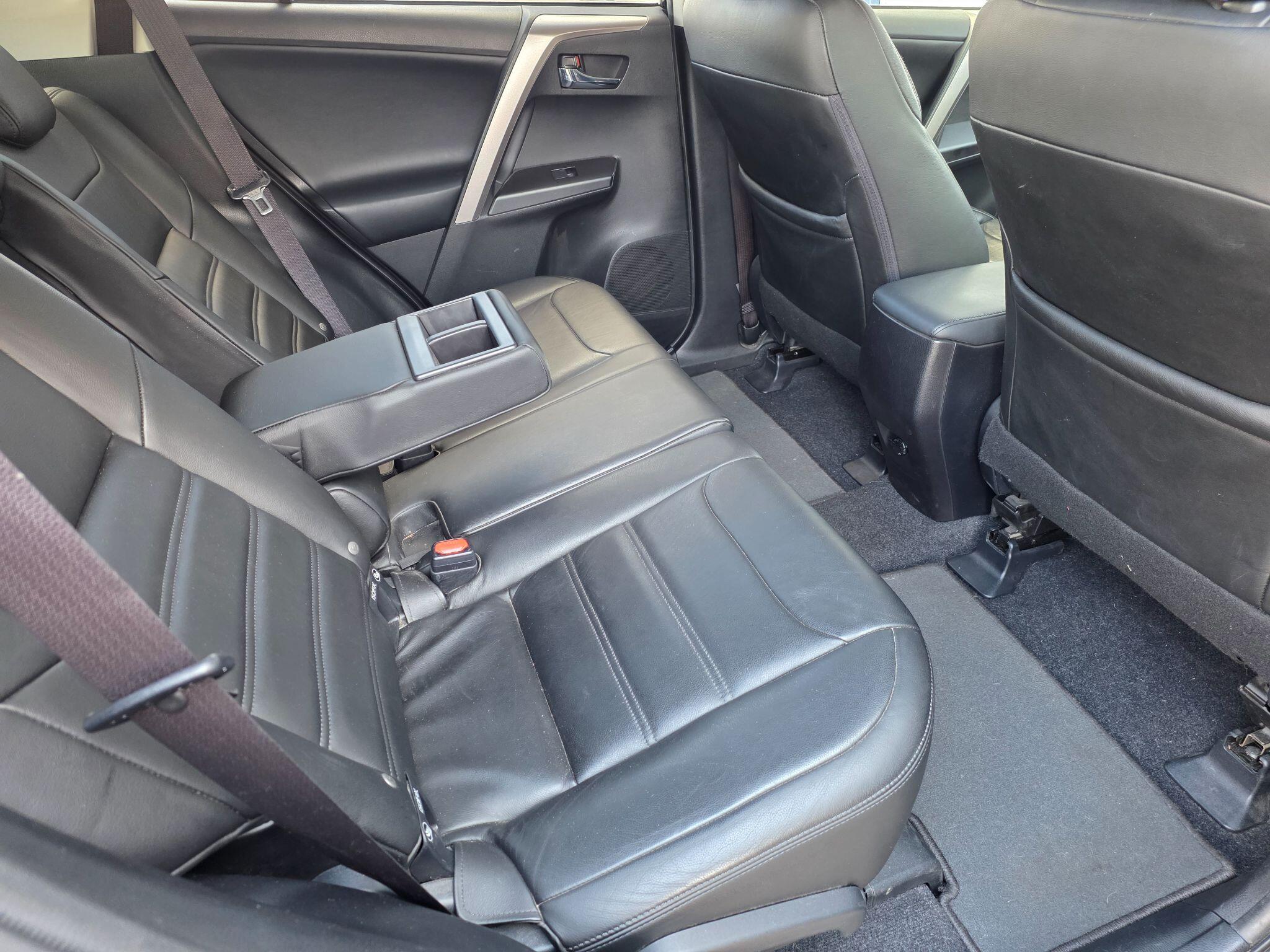 Toyota Rav4 view 13