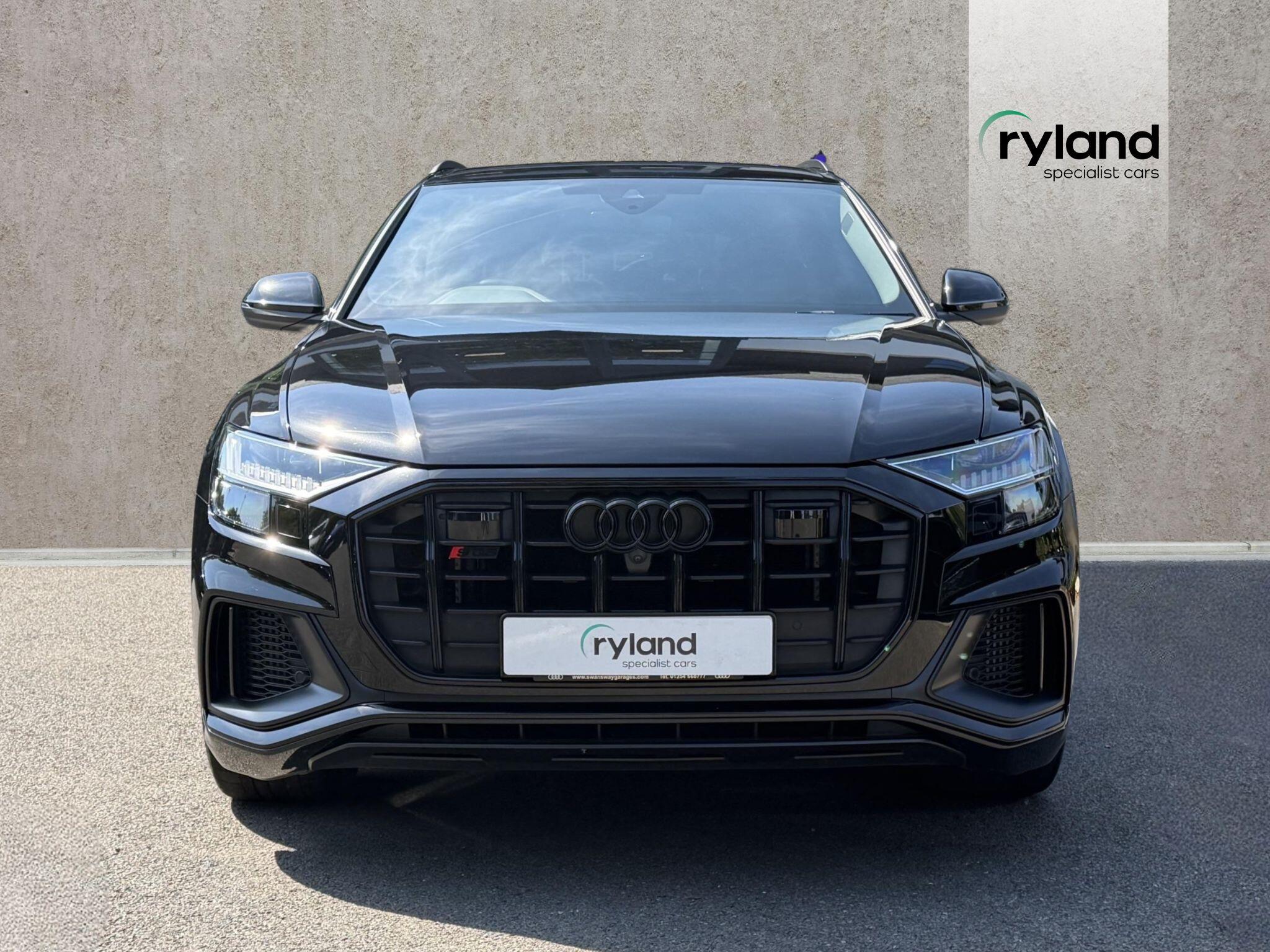 Audi SQ8 view 7