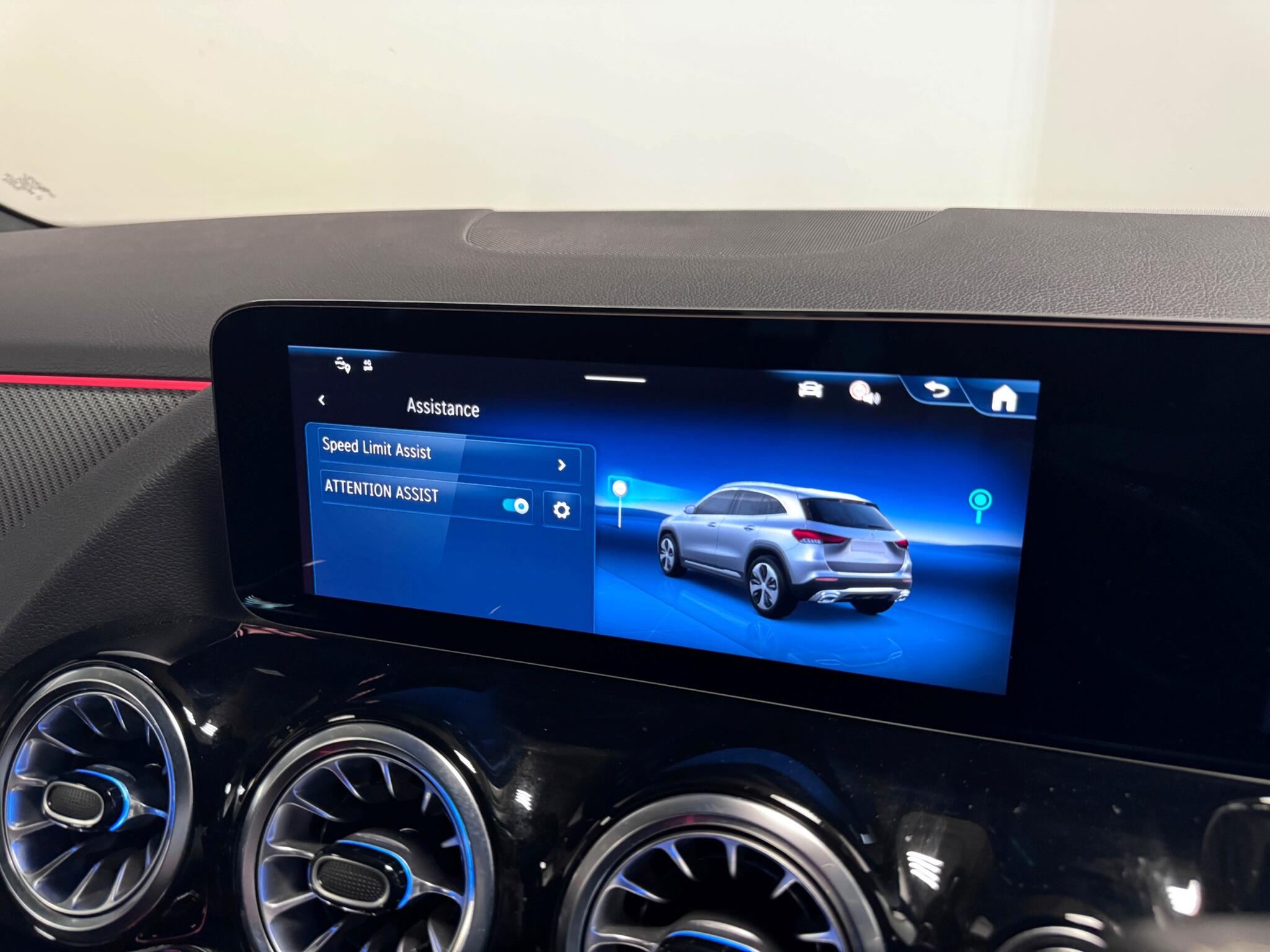 Mercedes-Benz Gla view 51