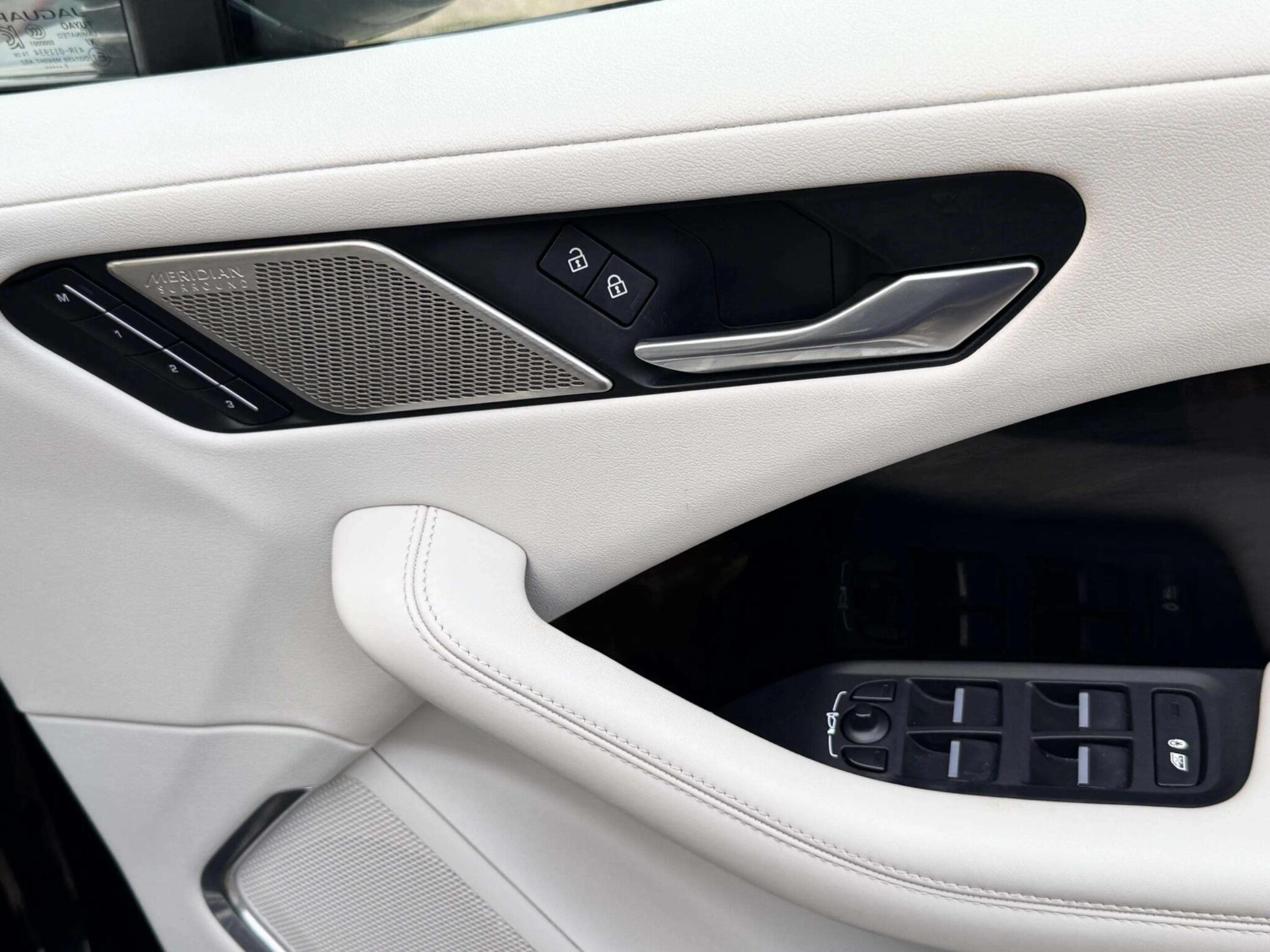 Jaguar I-Pace view 57