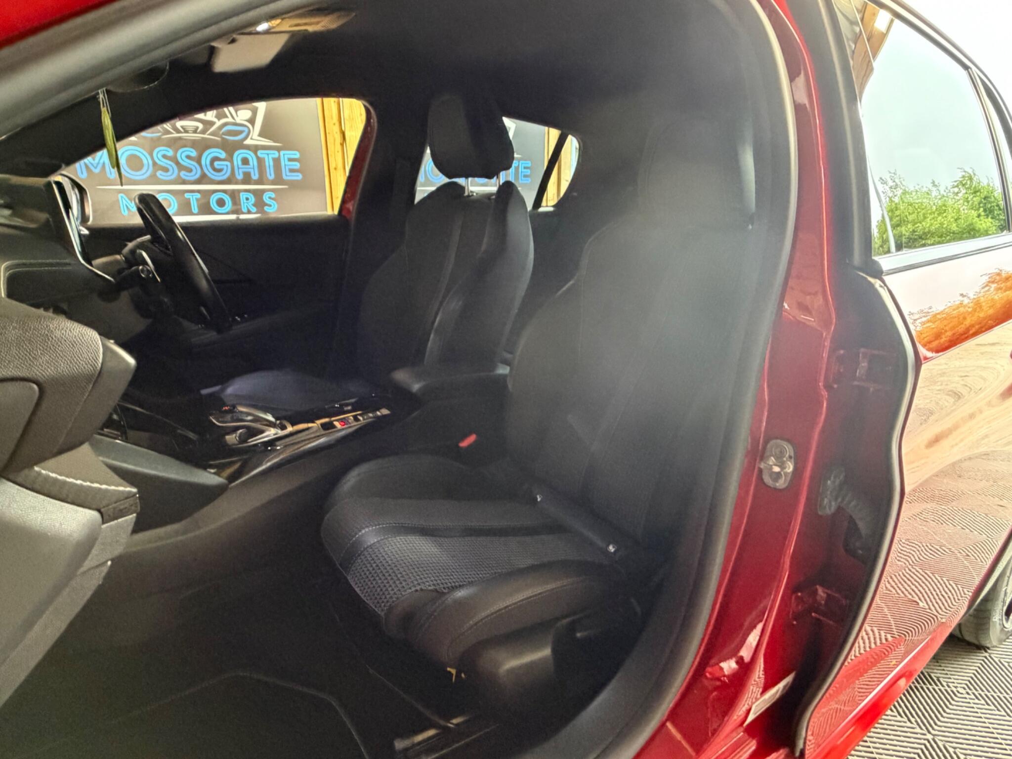 Peugeot 208 view 29
