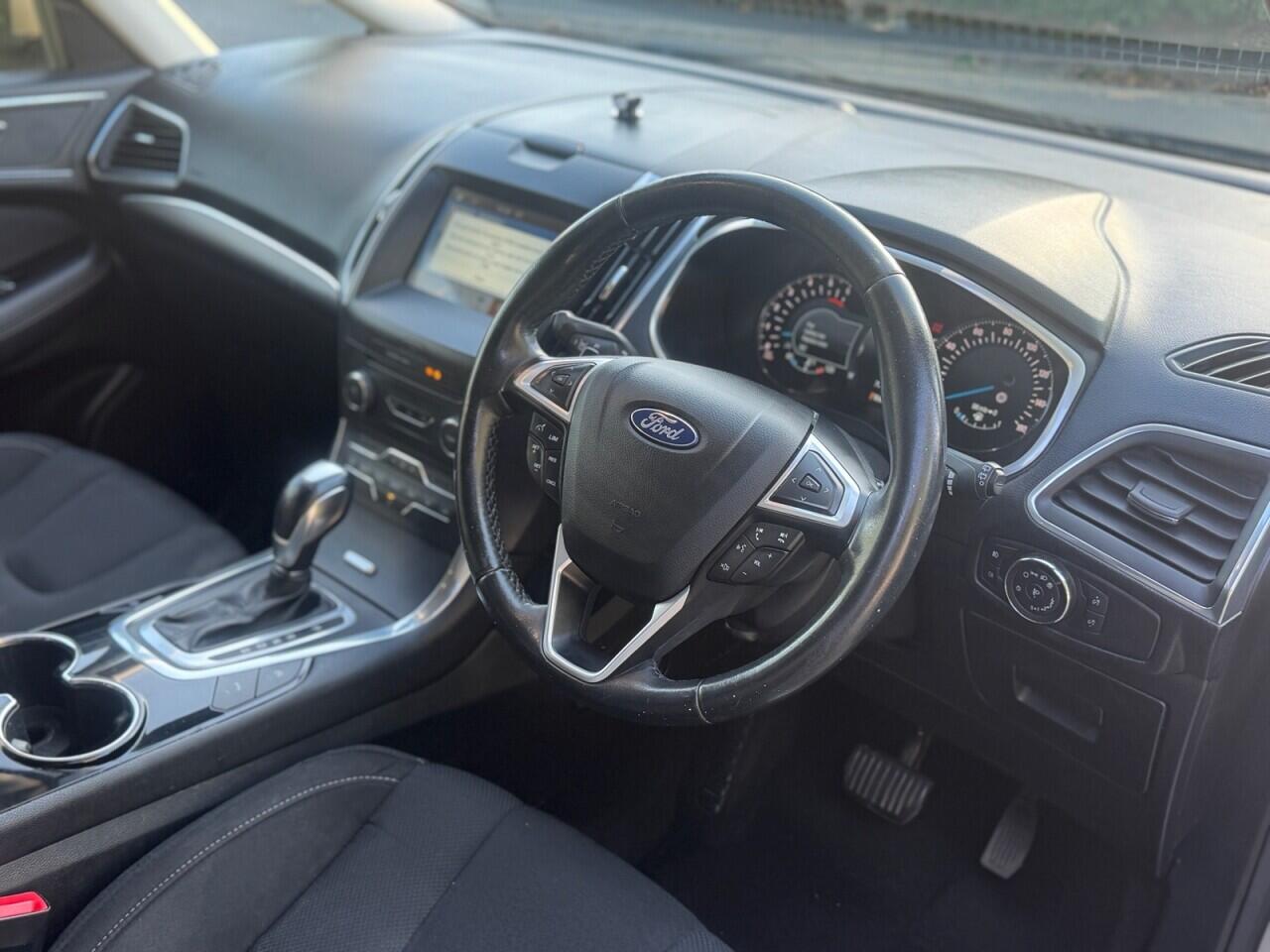 Ford S-Max view 10