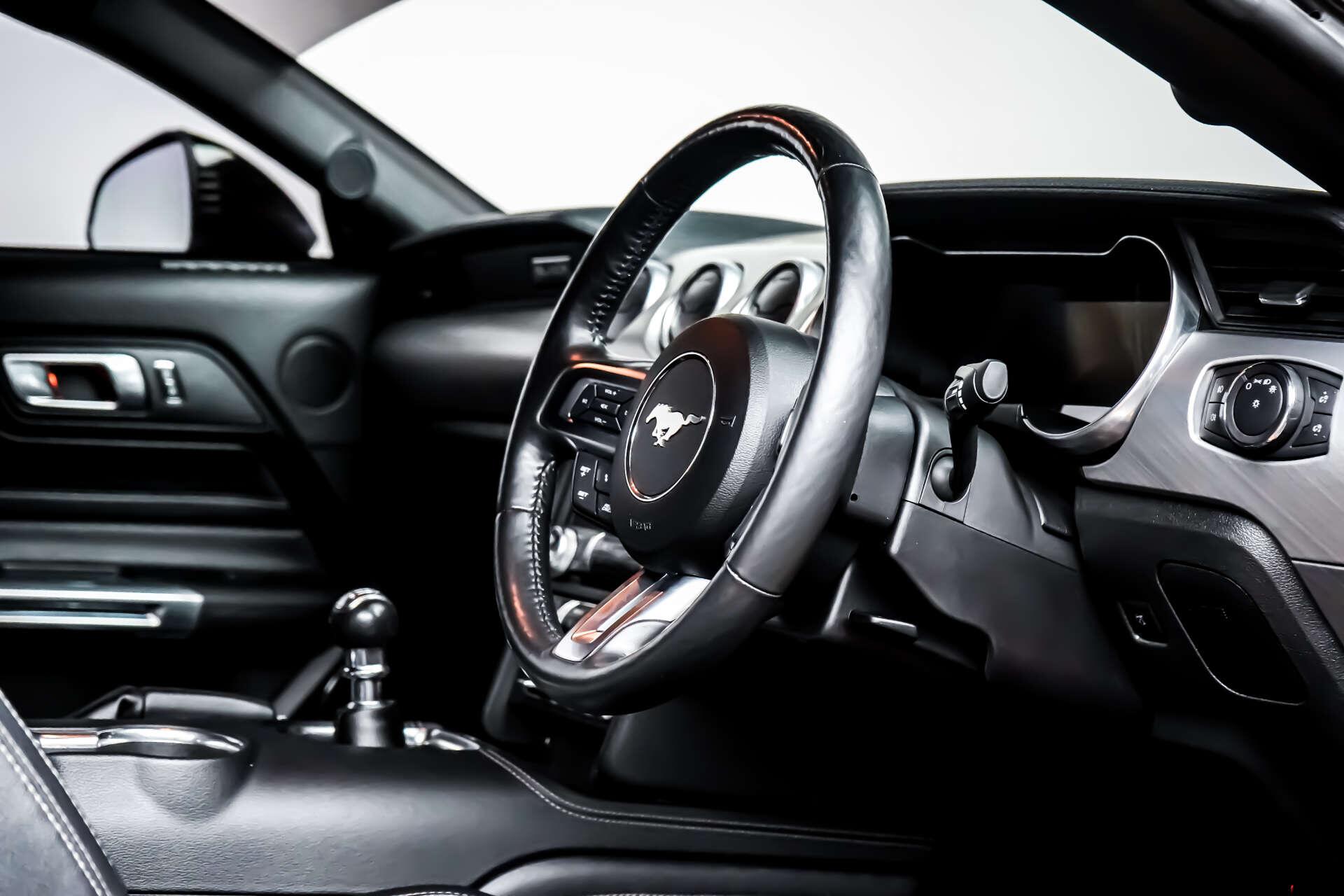 Ford Mustang view 8
