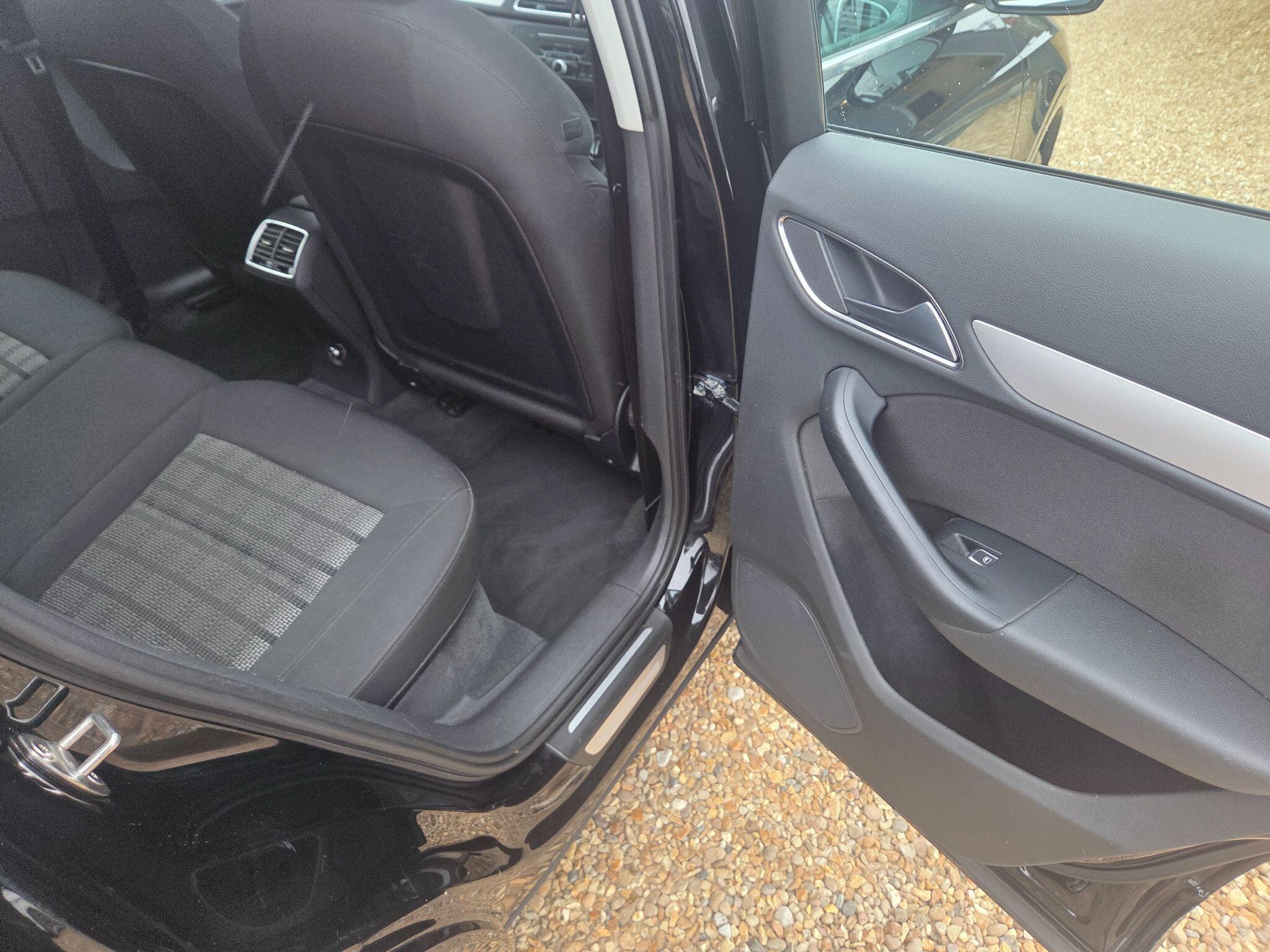 Audi Q3 view 45