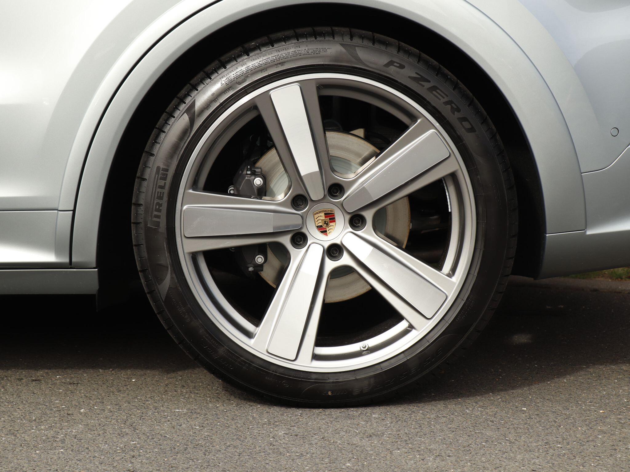 Porsche Cayenne view 35
