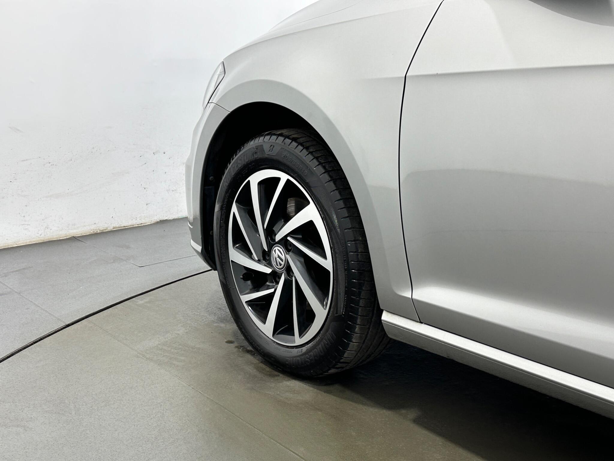Volkswagen Golf view 50
