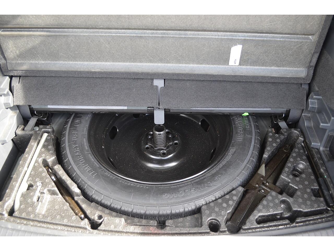 Volkswagen Tiguan Allspace view 34