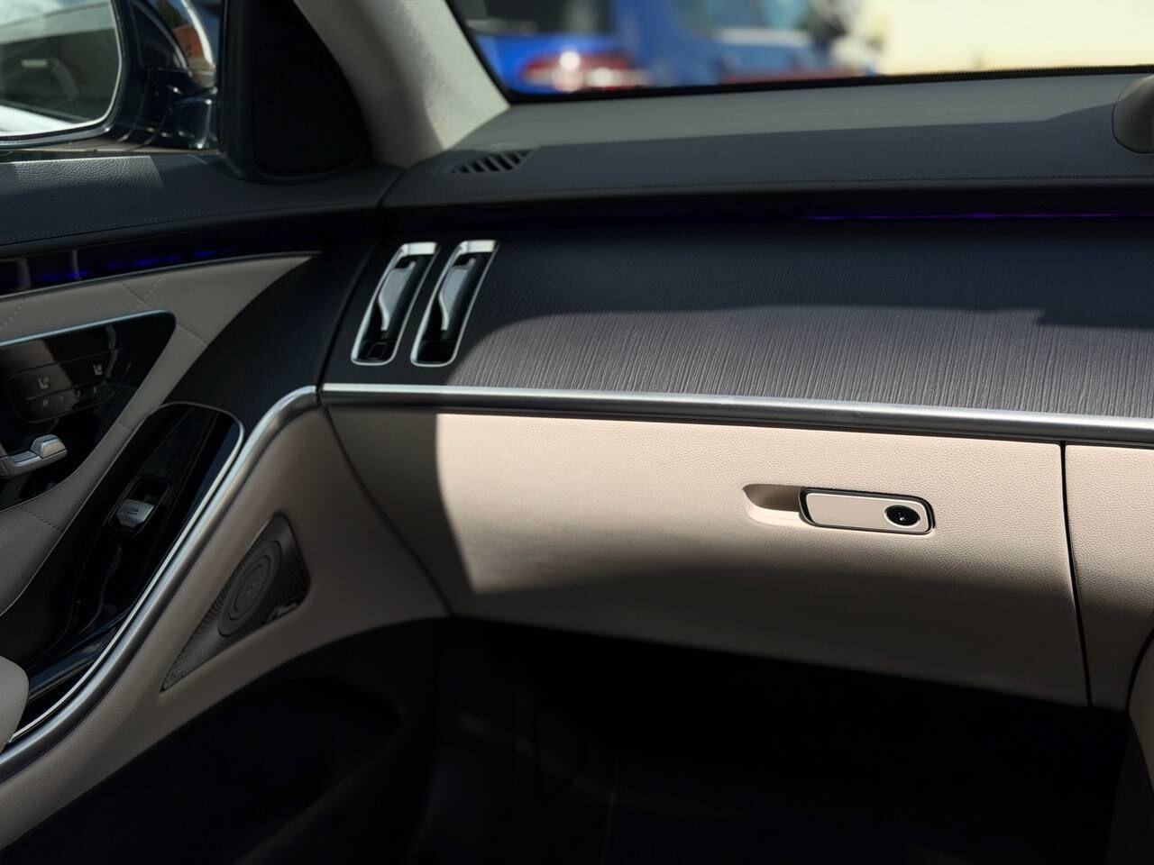Mercedes-Benz S-Class view 37