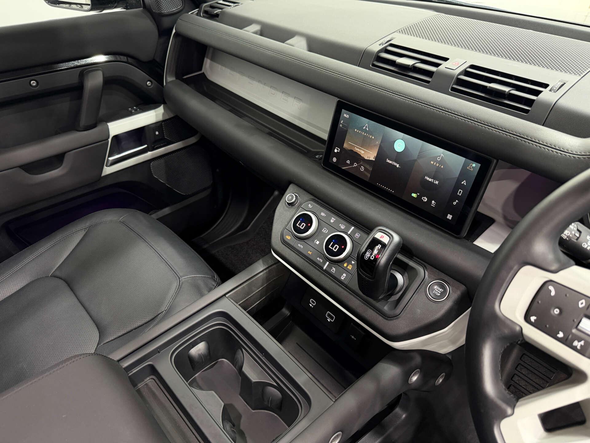 Land Rover Defender view 41