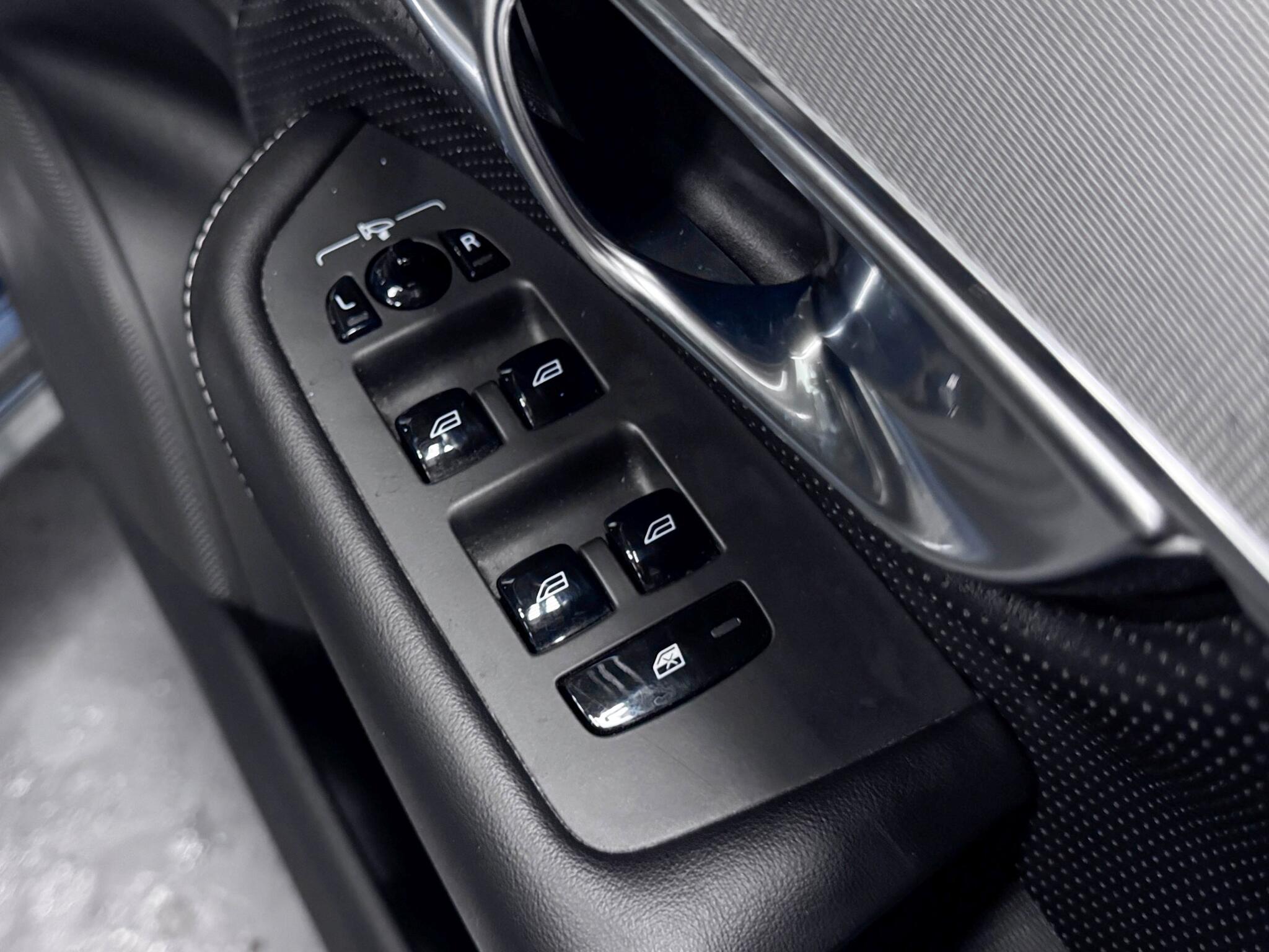 Volvo XC90 view 18