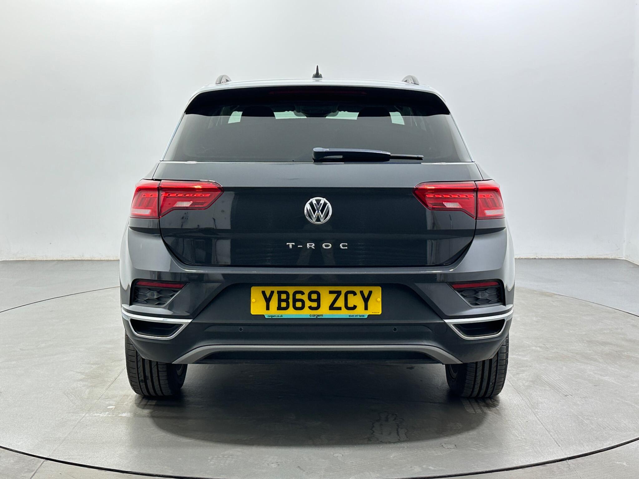 Volkswagen T-Roc view 7