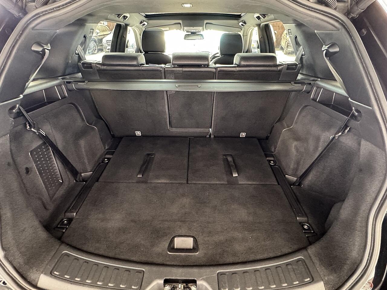 Land Rover Discovery Sport view 10