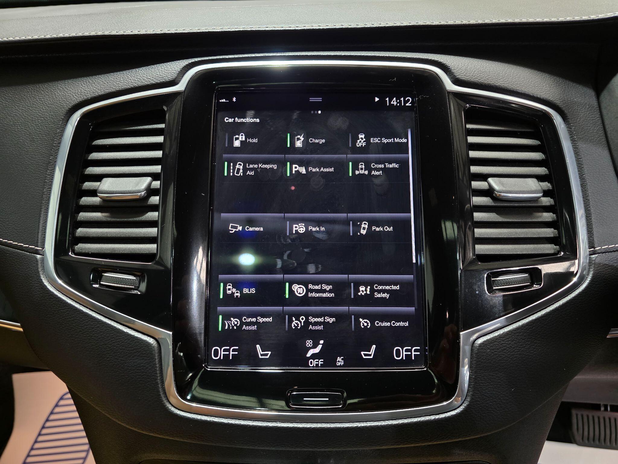 Volvo XC90 view 8