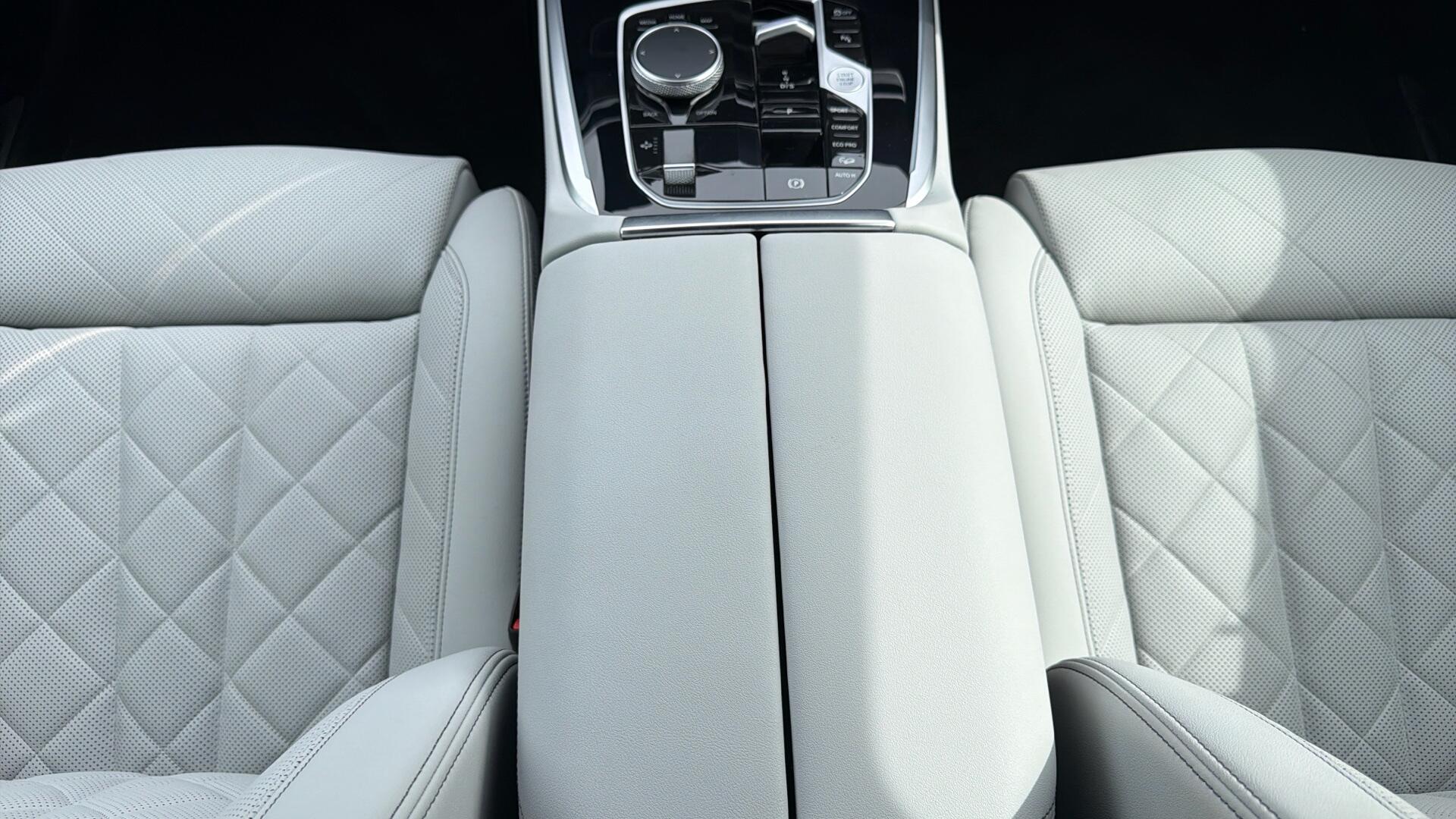 BMW X7 view 33