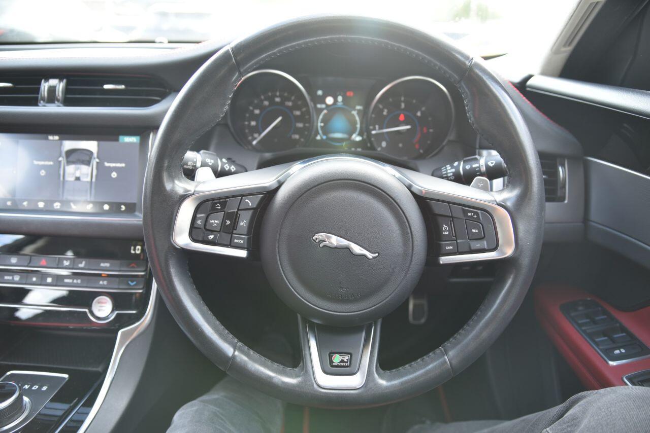 Jaguar XF view 28