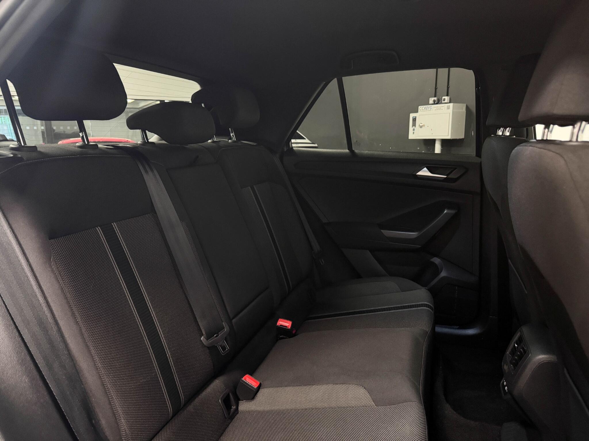Volkswagen T-Roc view 18