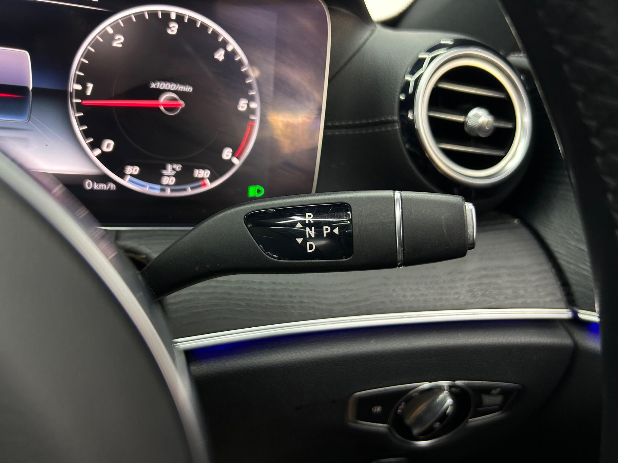 Mercedes-Benz E Class view 24