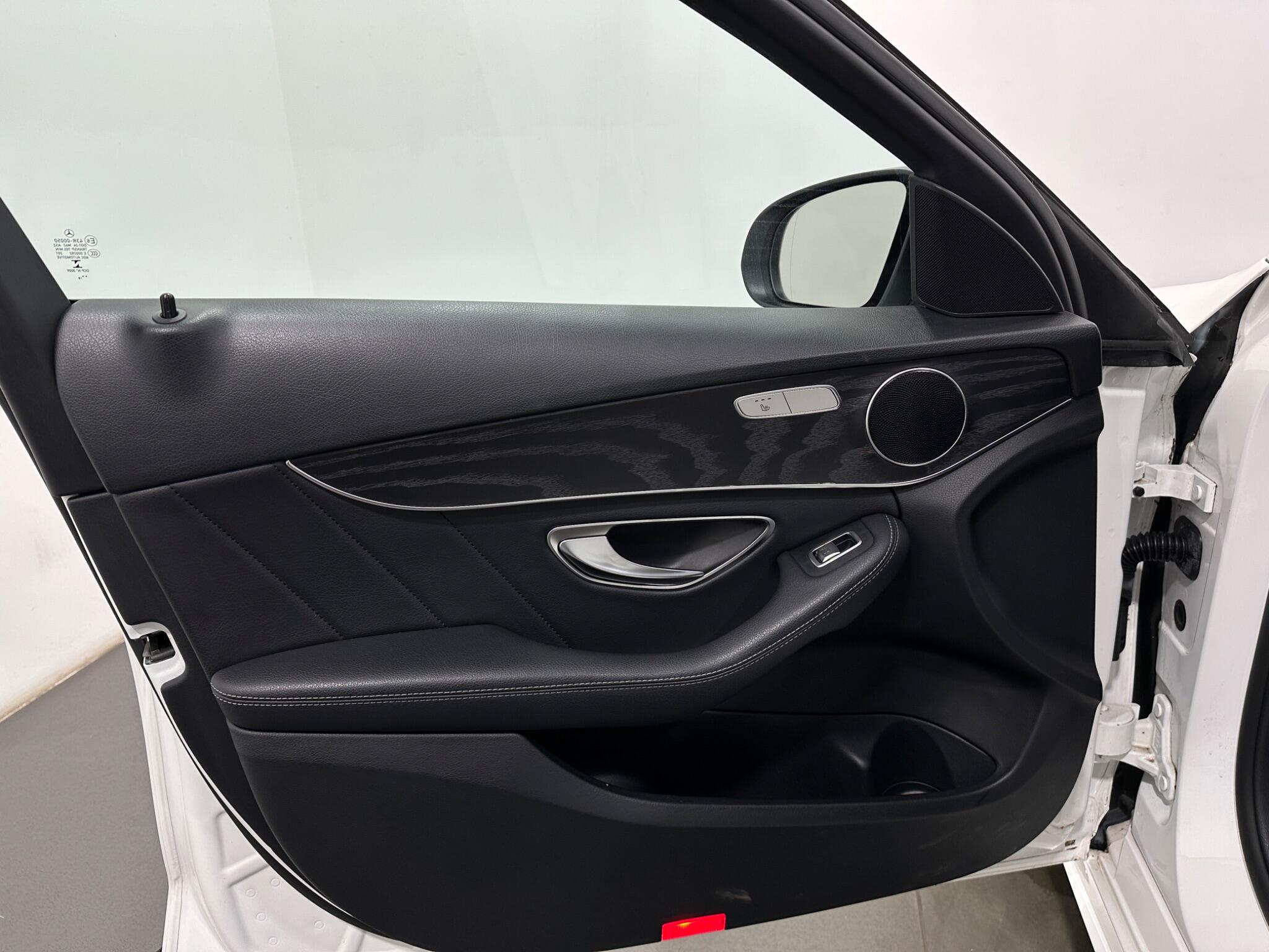 Mercedes-Benz C Class view 38
