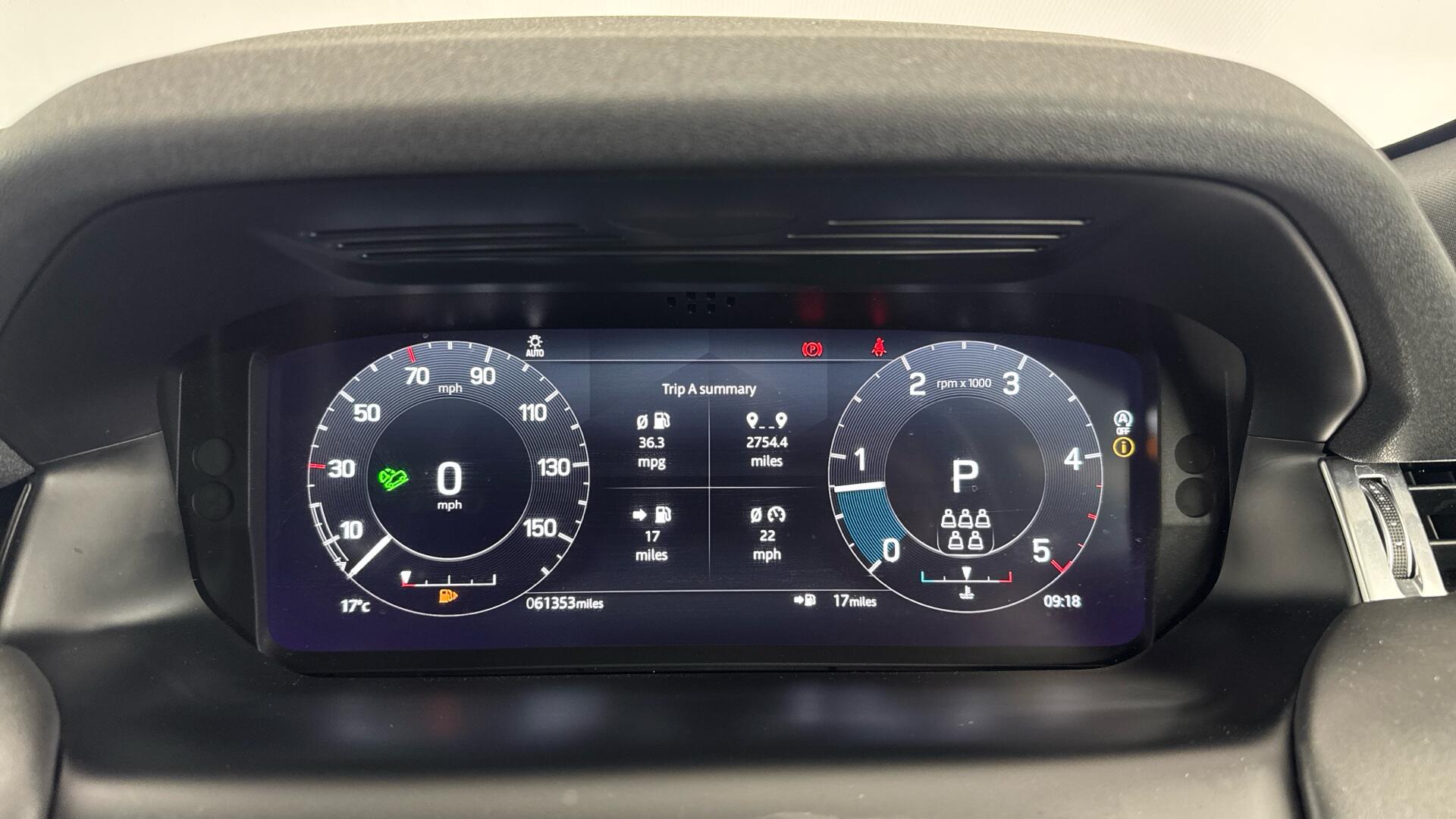 Land Rover Discovery Sport view 13