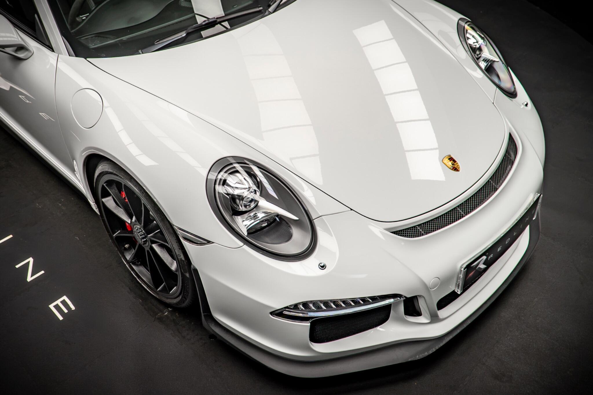 Porsche 911 view 12