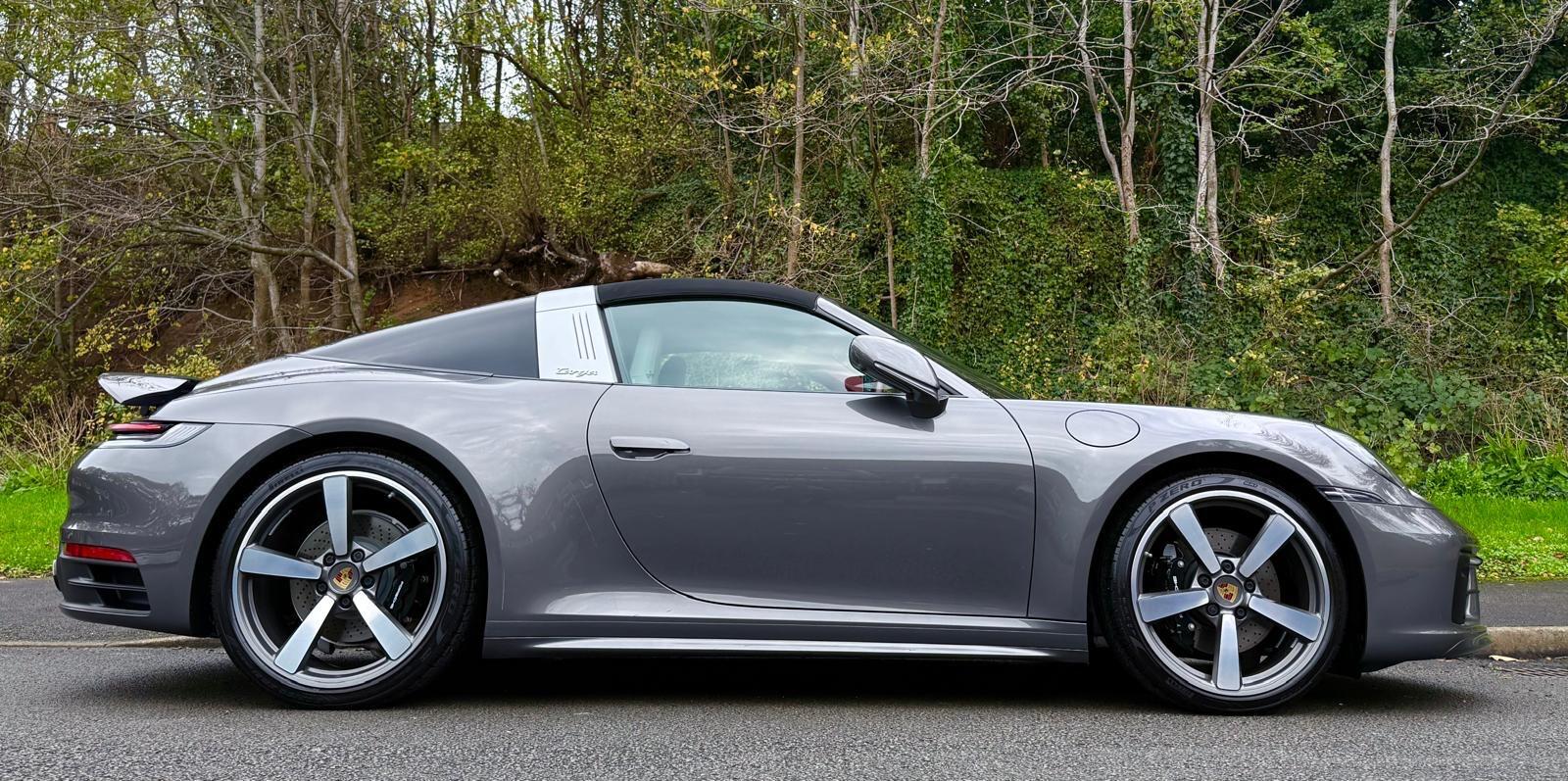 Porsche 911 view 5