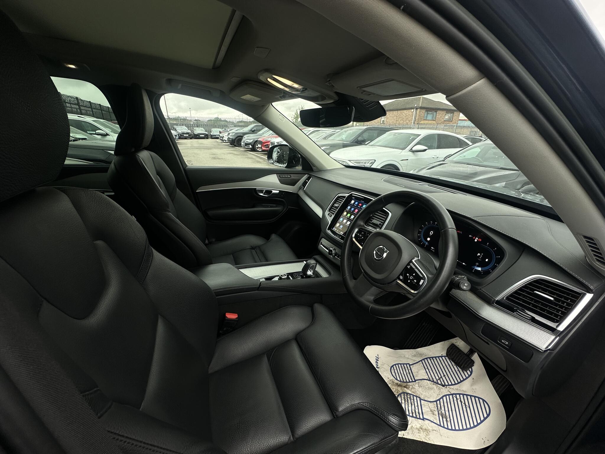 Volvo XC90 view 18