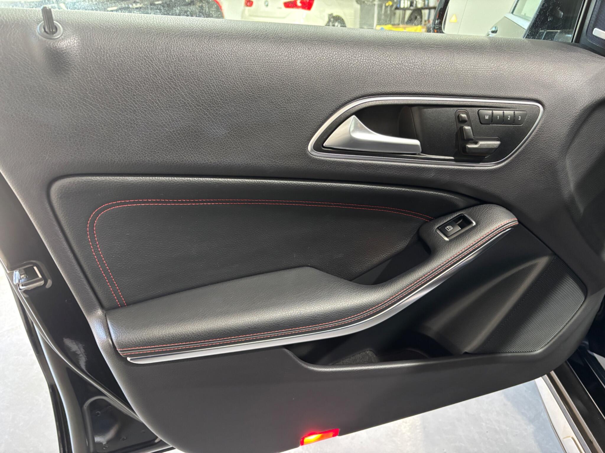 Mercedes-Benz Gla view 15