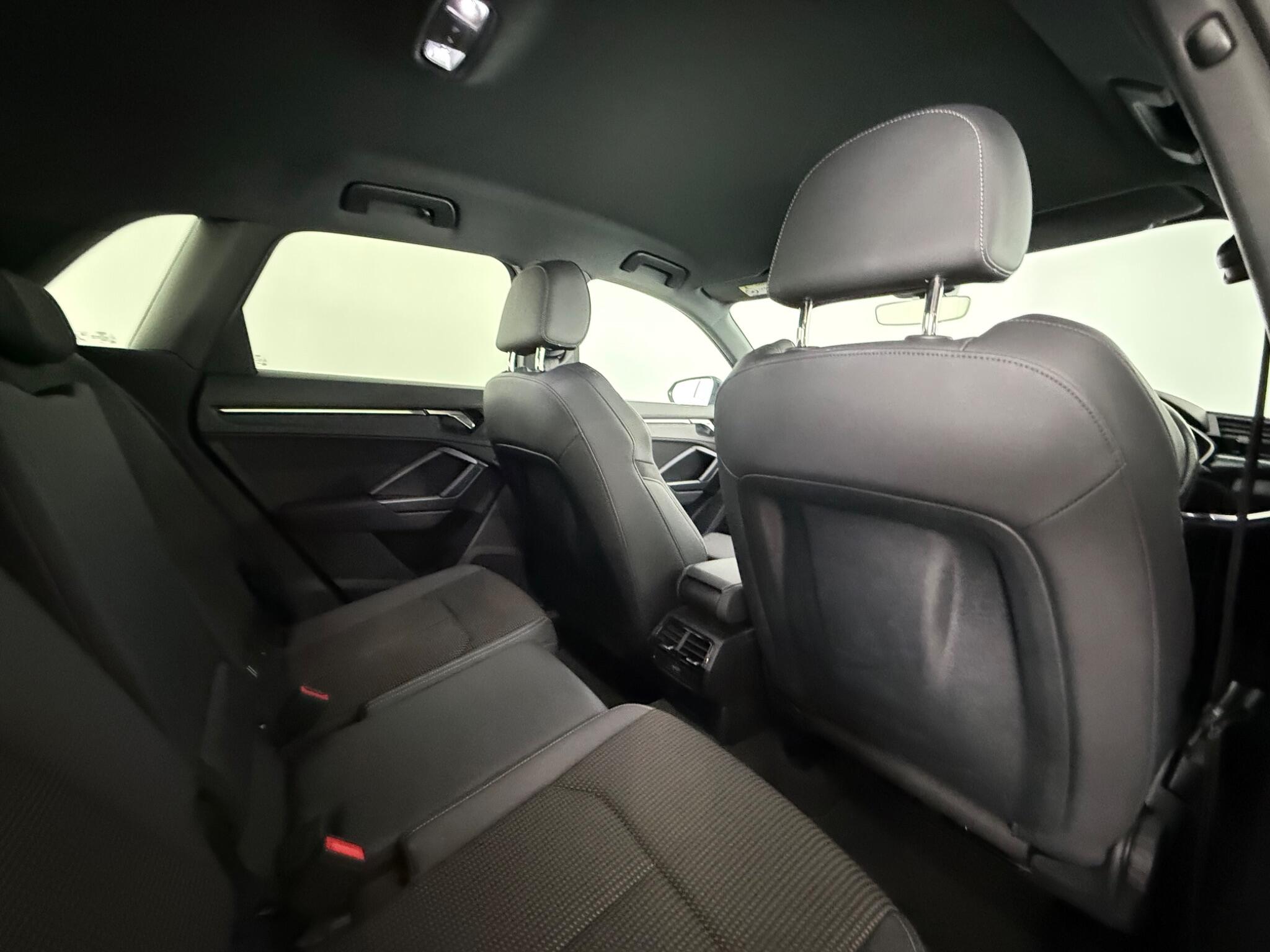 Audi Q3 view 33