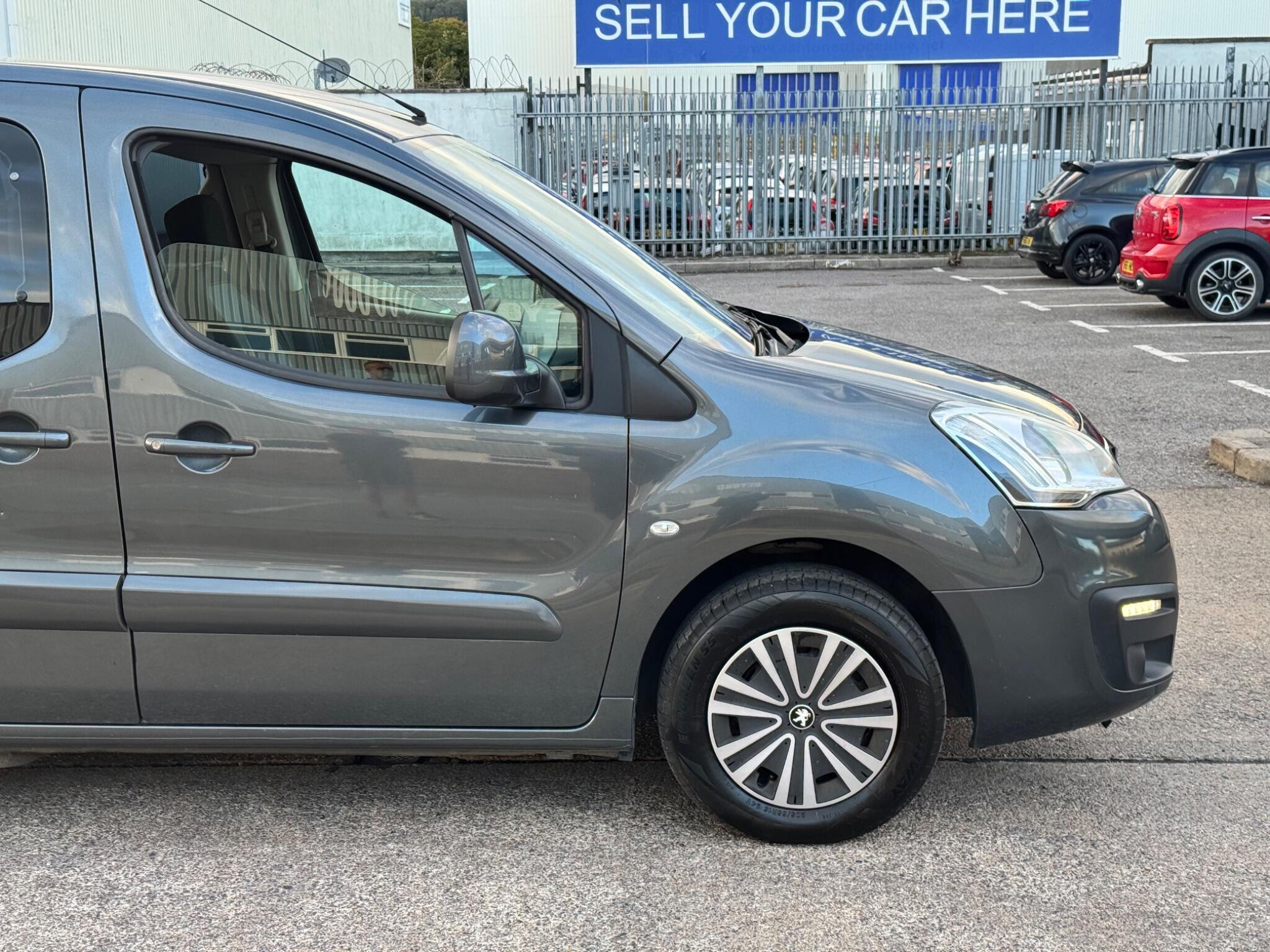 Peugeot Partner Tepee view 15