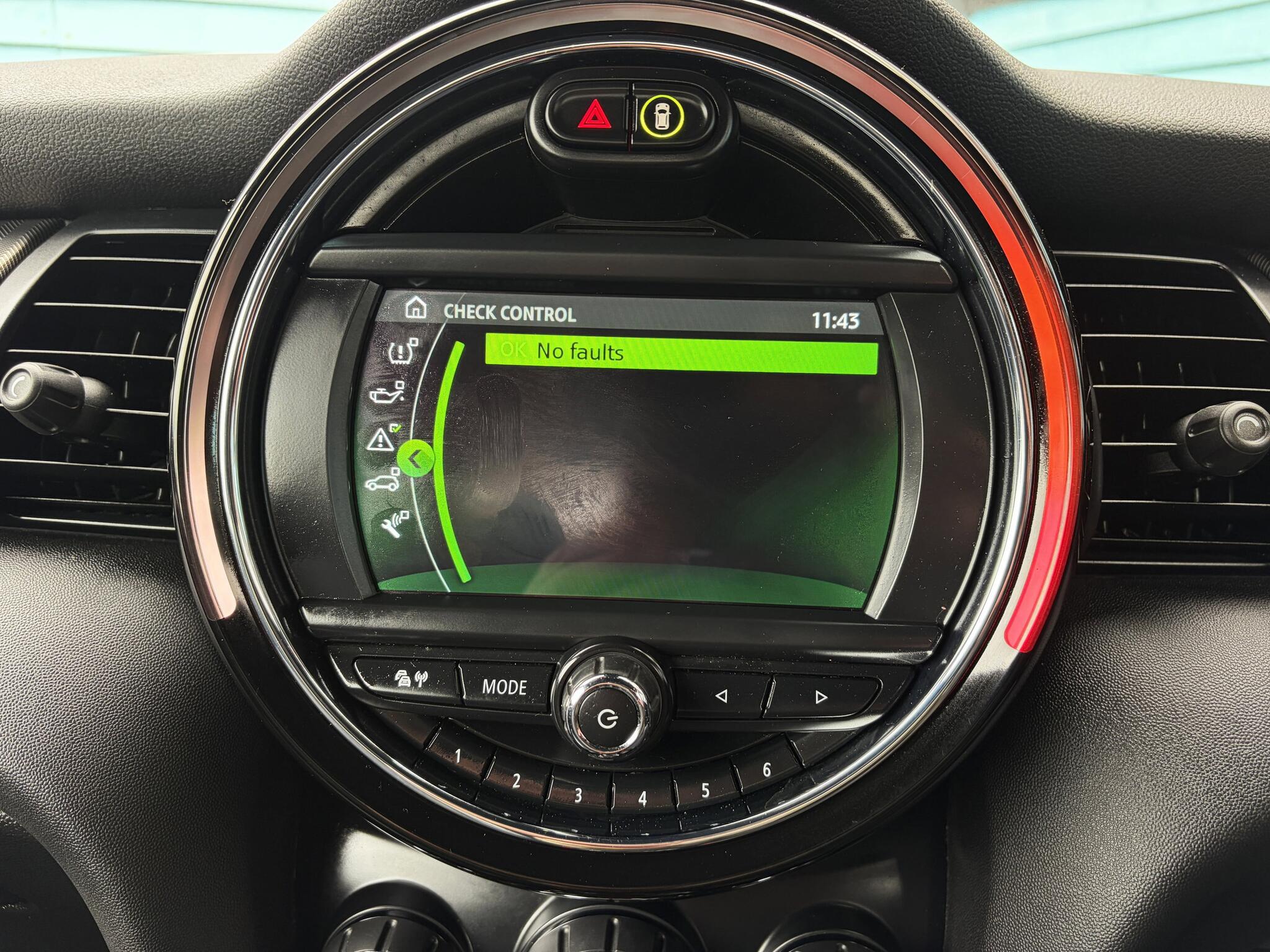 Mini Convertible view 27