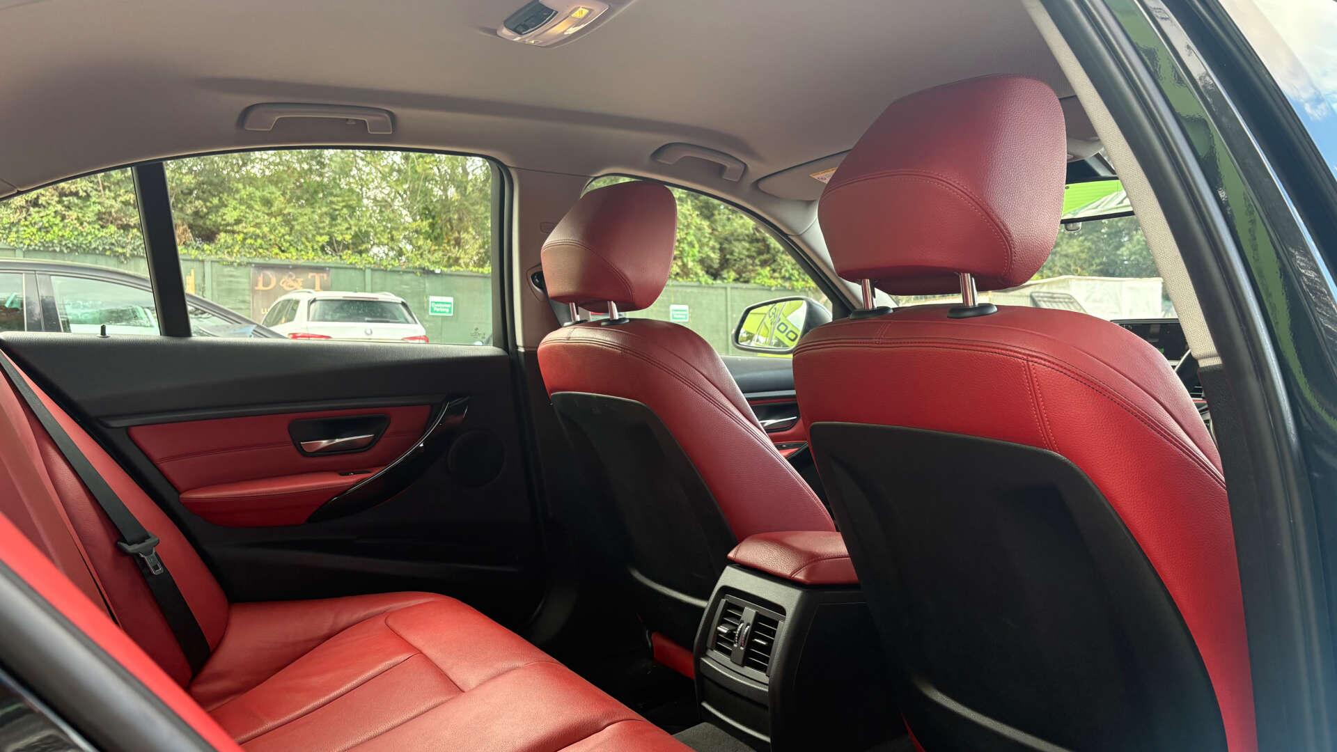 BMW 3 Series view 12