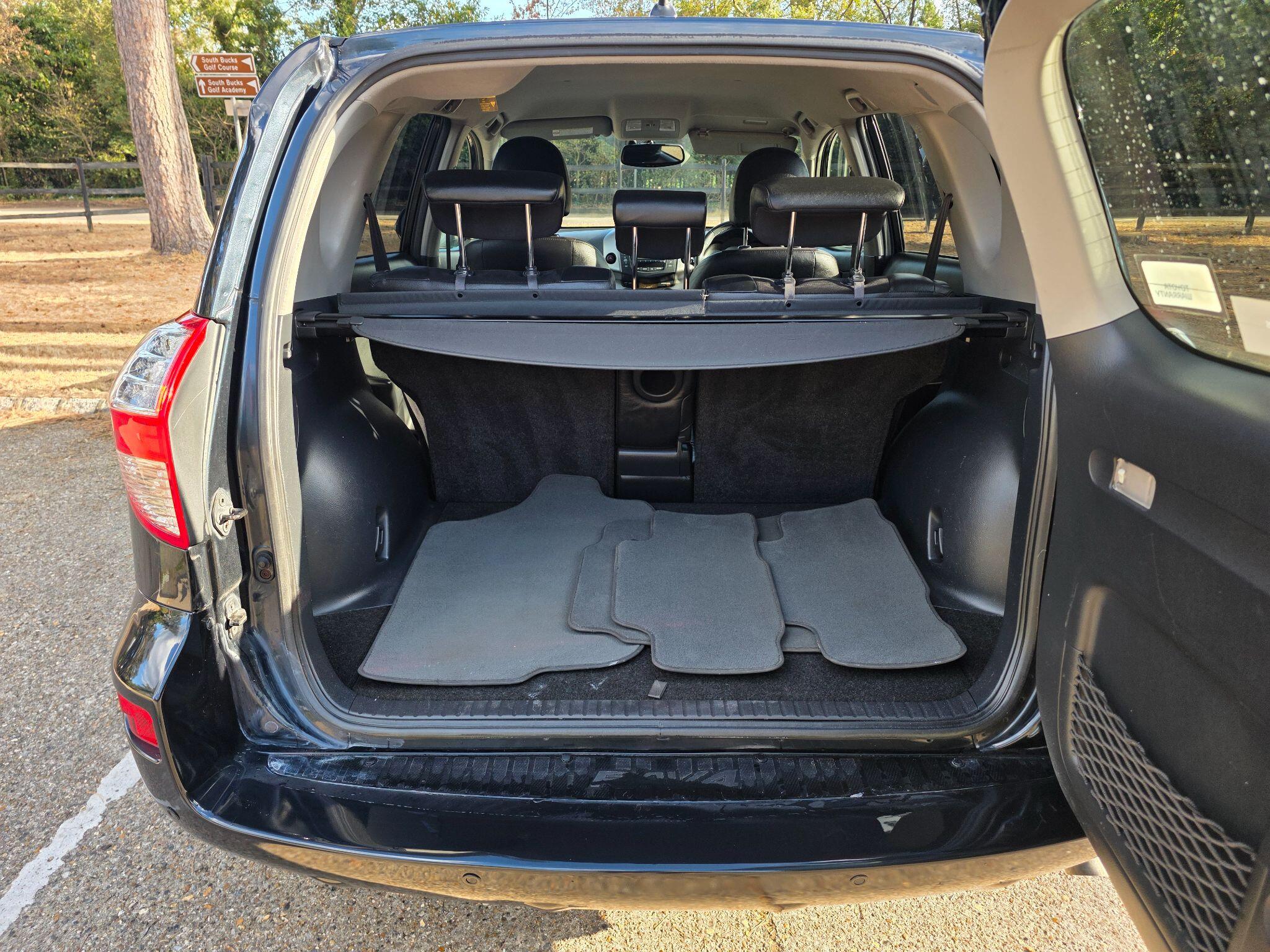 Toyota RAV4 view 12