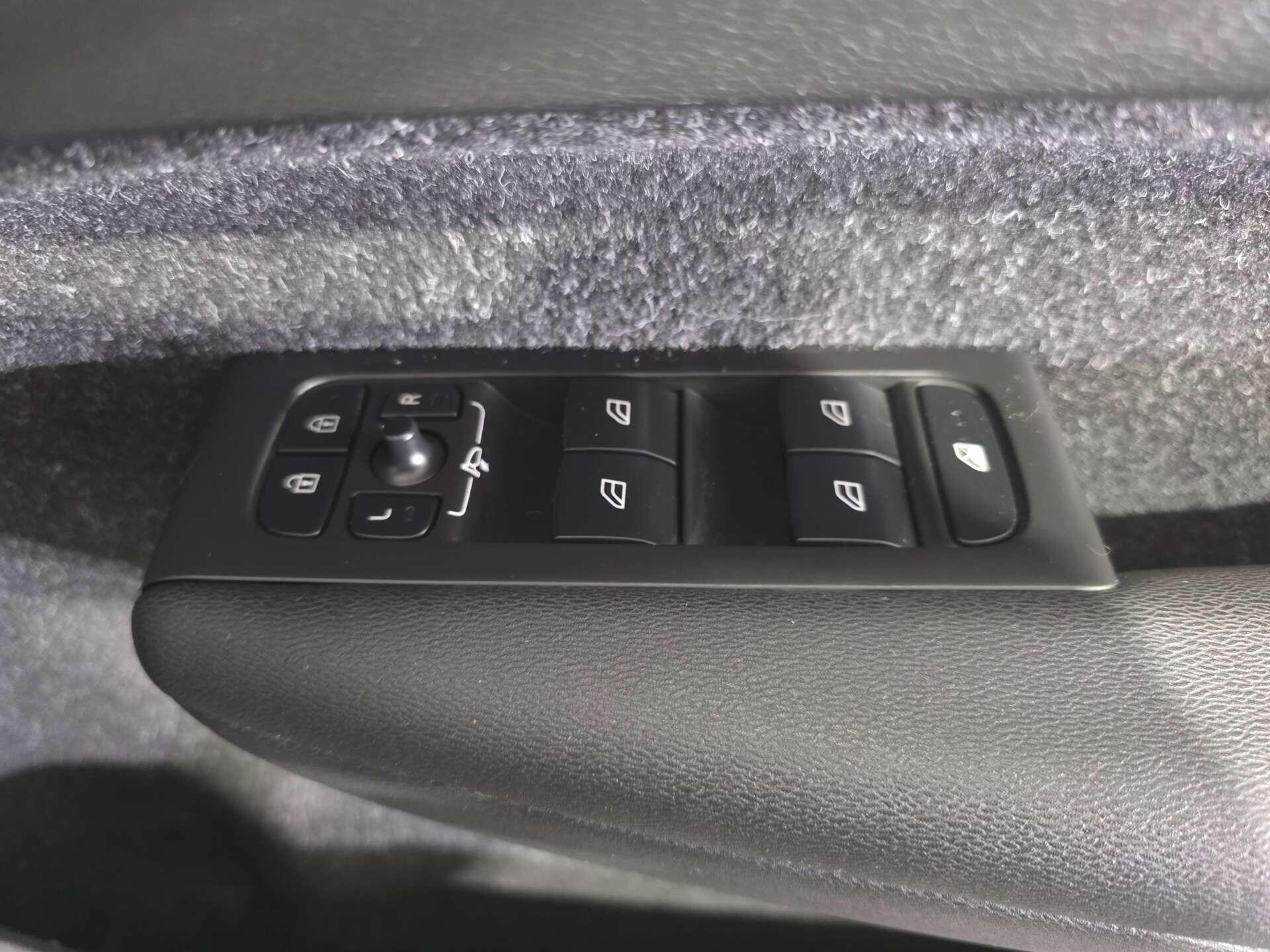 Volvo XC40 view 14