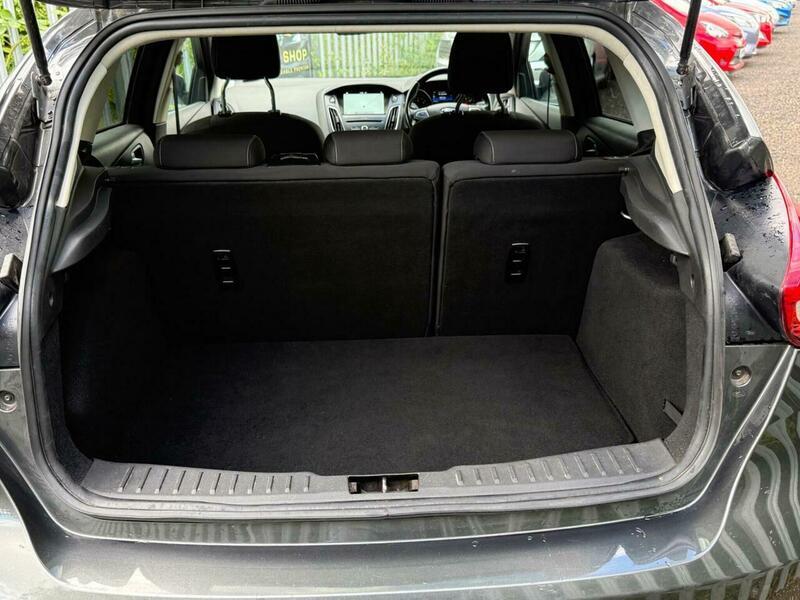 2017 Ford Focus image 35
