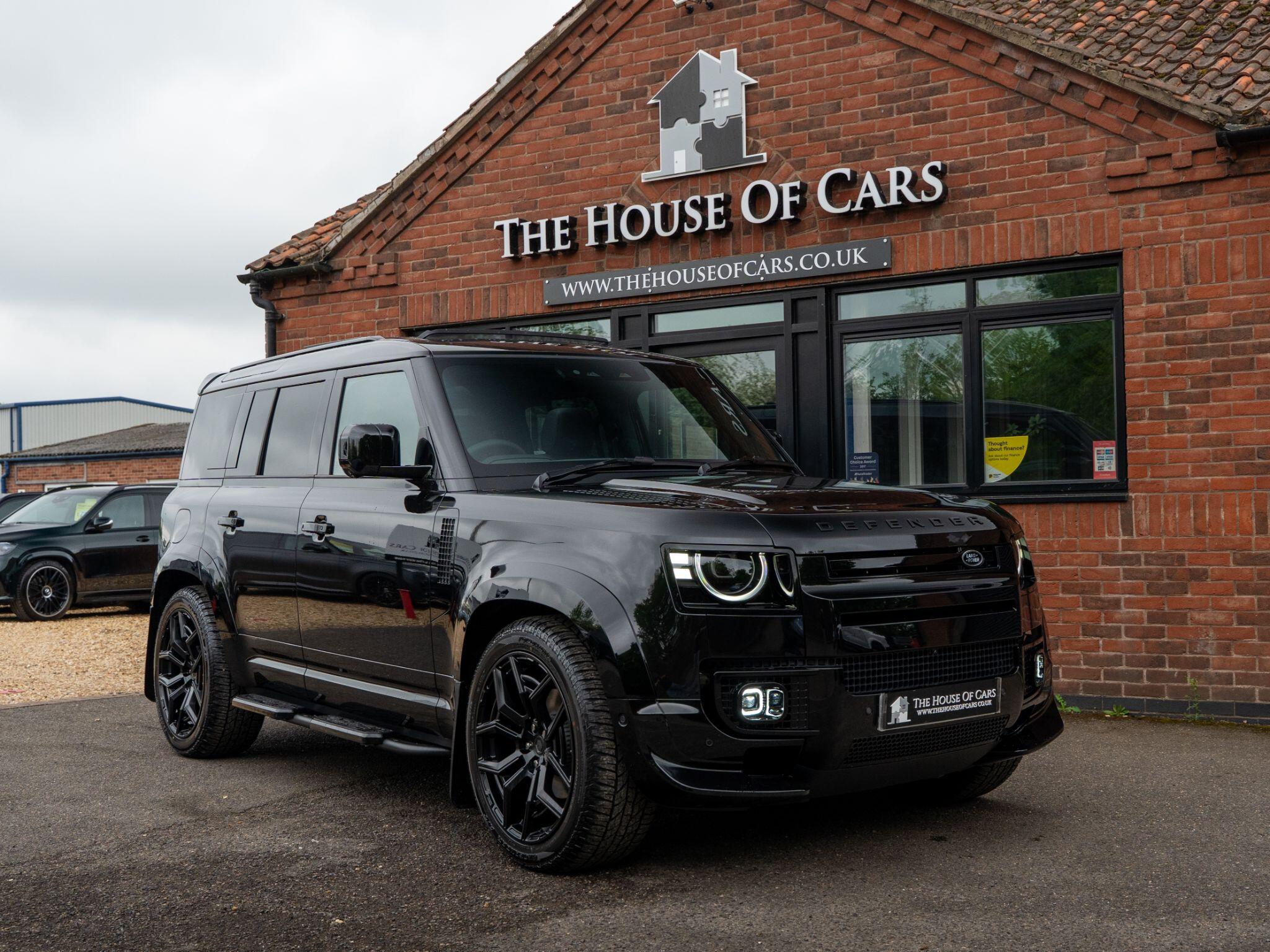 Land Rover Defender 110 view 5