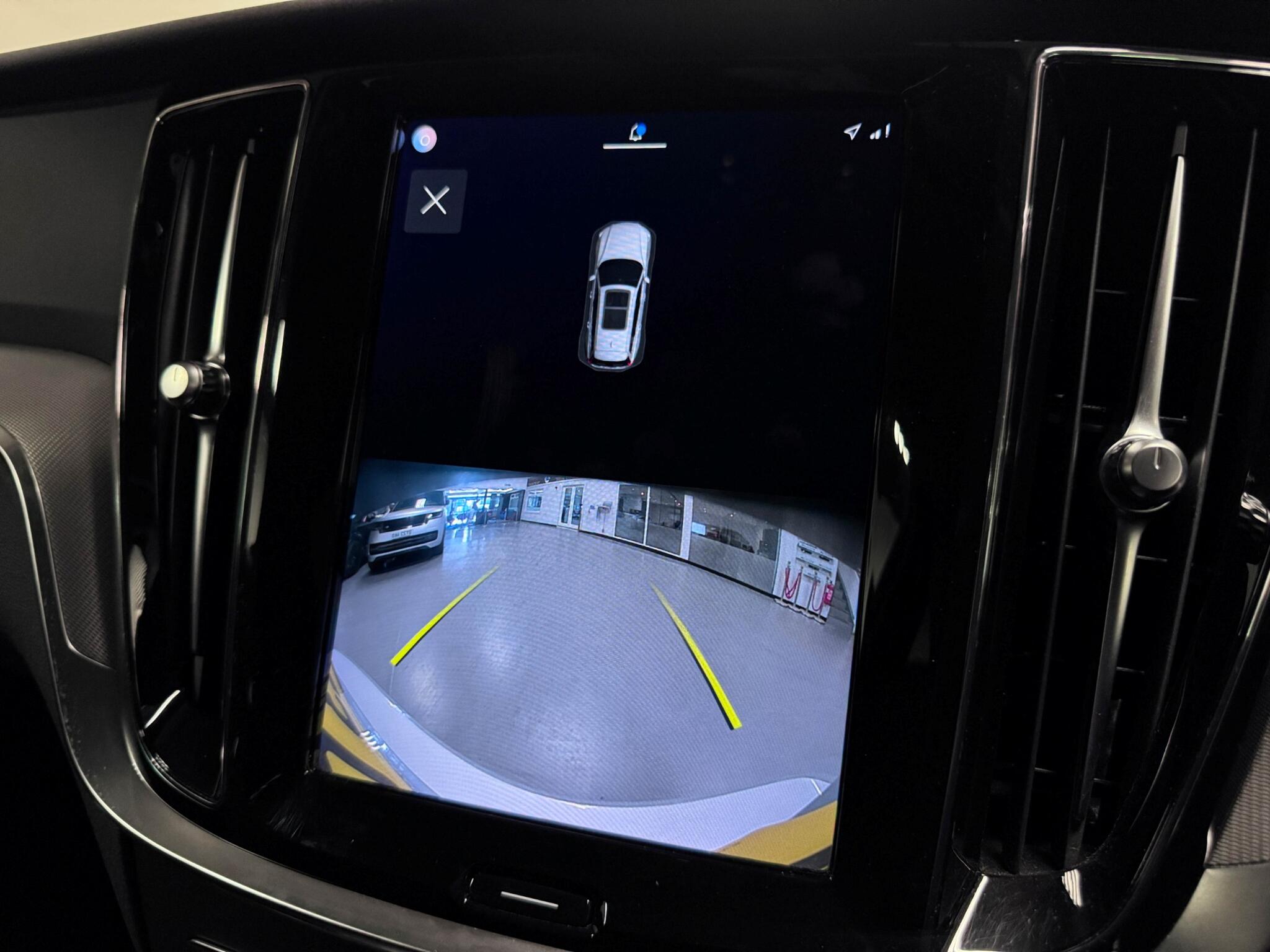 Volvo V60 Cross Country view 13
