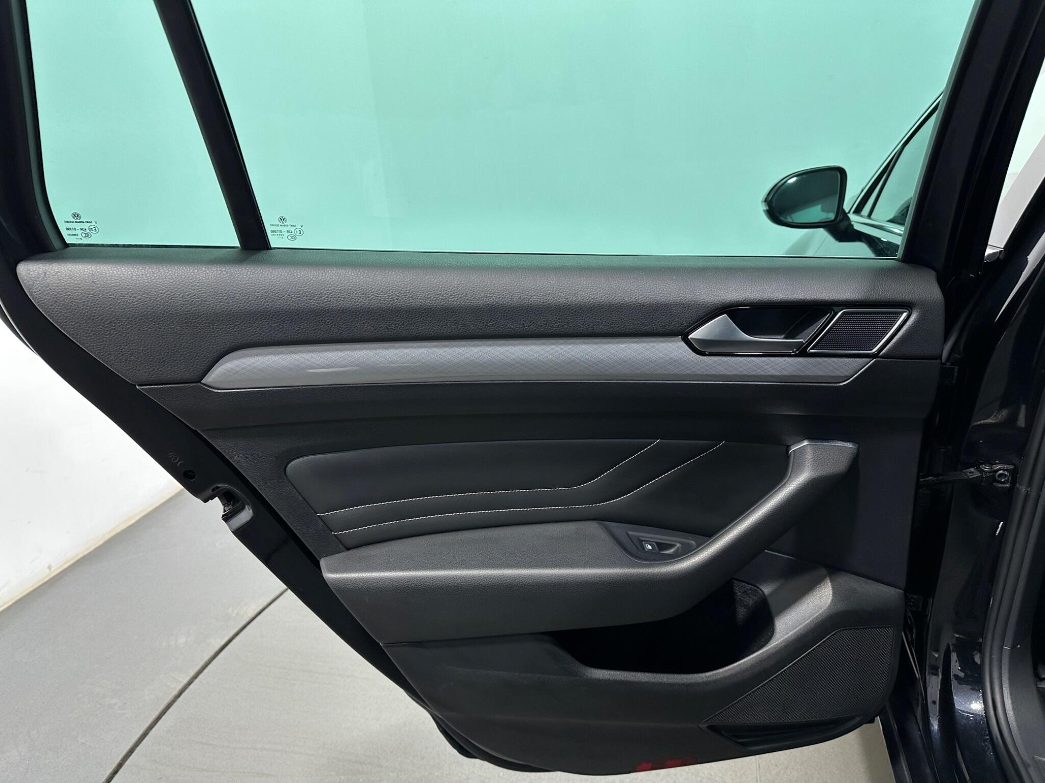 Volkswagen Passat view 40