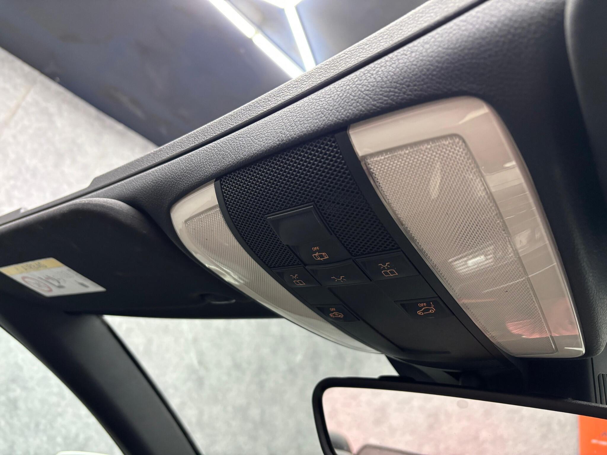 Mercedes-Benz E Class view 28
