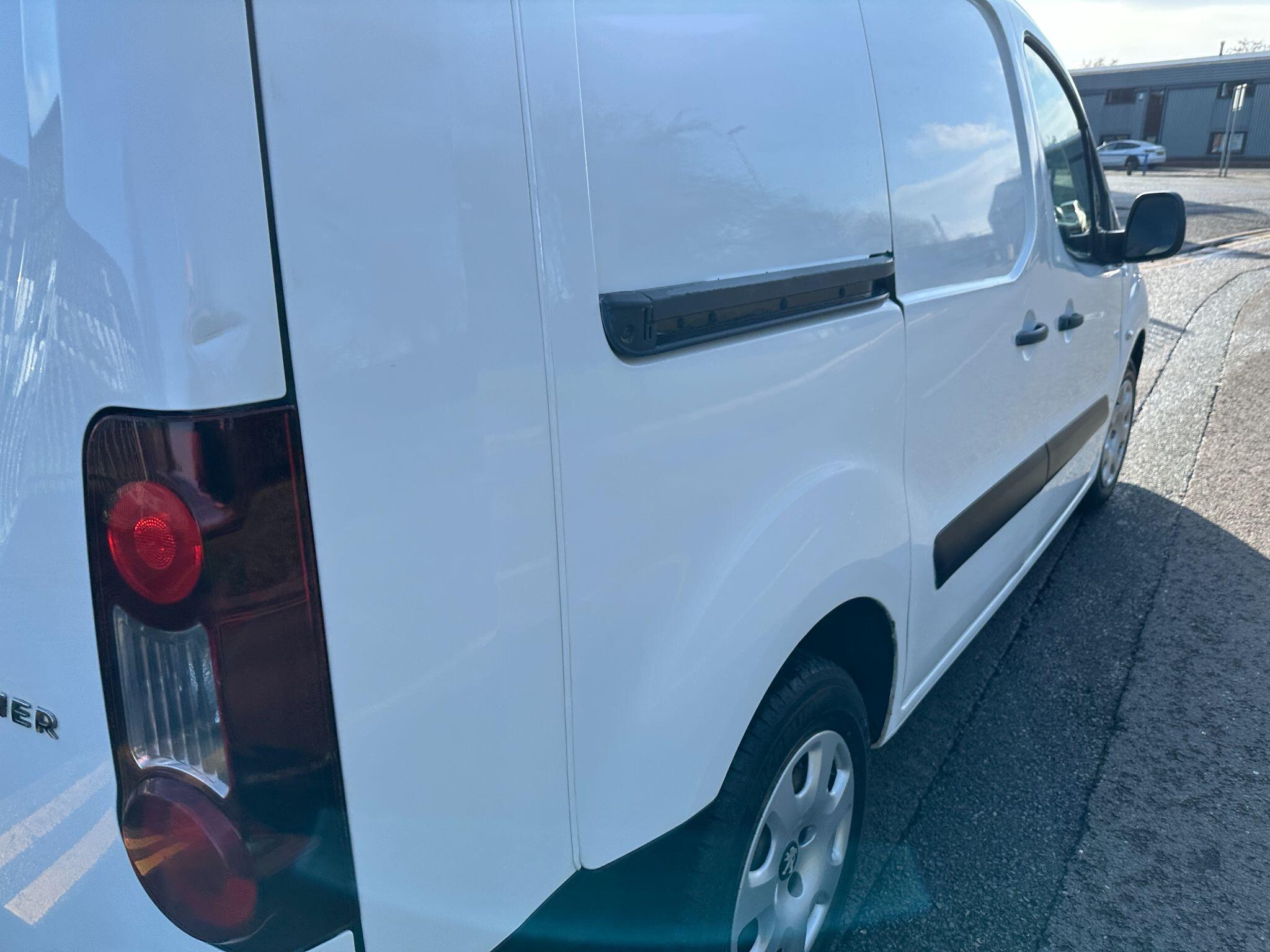 2016 Peugeot Partner 1.6 HDi S Crew Van L2 4dr • 93,298 miles image 21