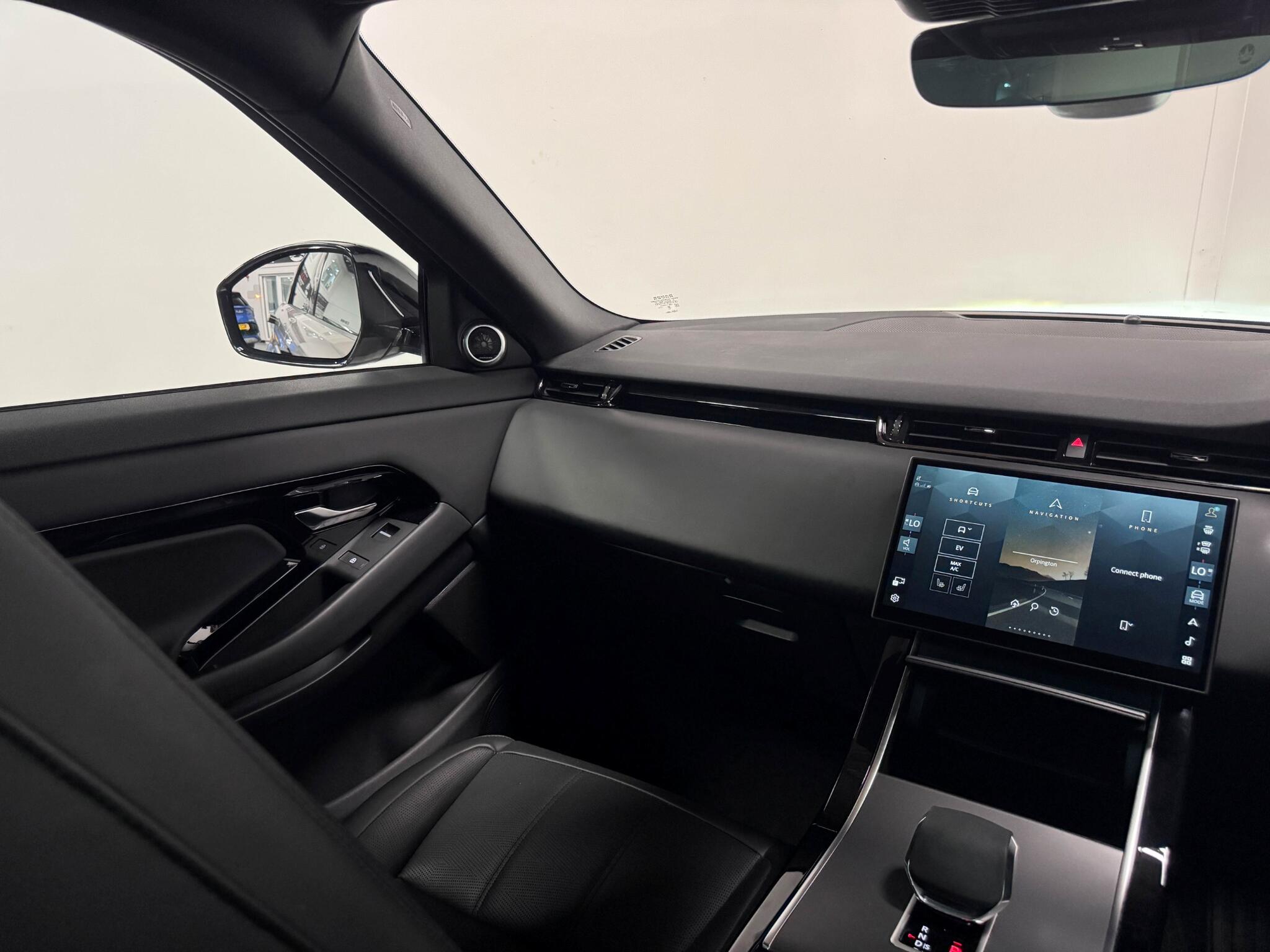 Land Rover Range Rover Evoque view 32